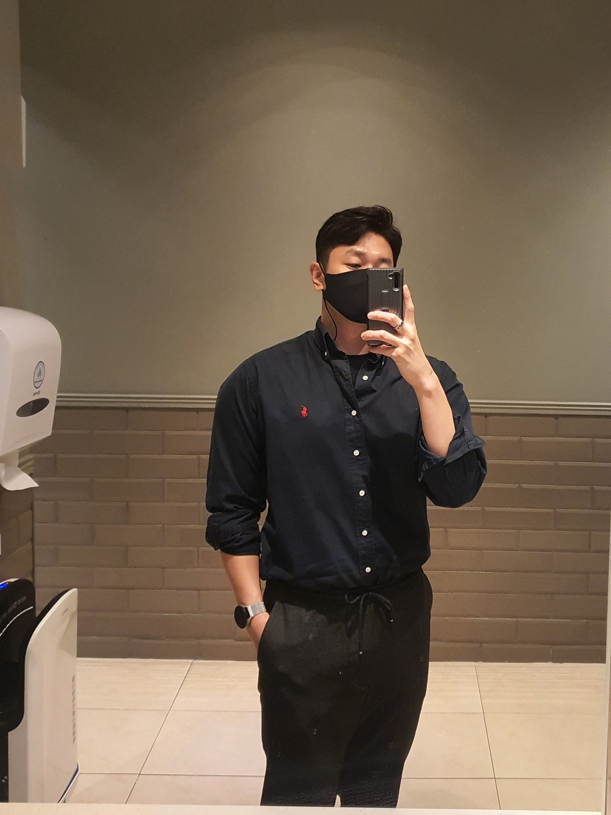 Polo Ralph Lauren Classic Fit Garment Dyed Oxford Shirt Polo Black, Gucci Ring with Double G Silver 착용 스타일 - 1