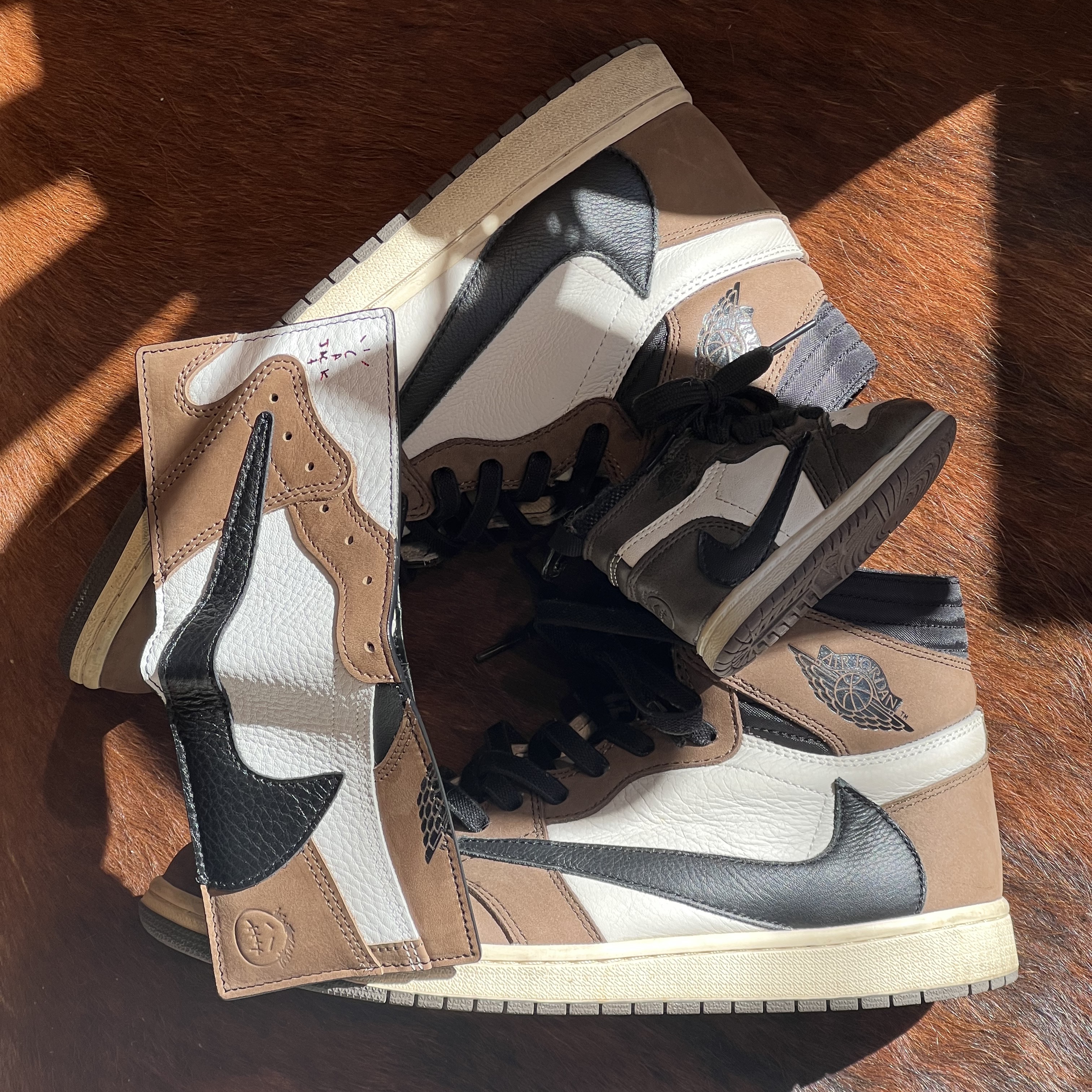 Jordan 1 x Travis Scott Retro High OG SP Mocha 착용 스타일