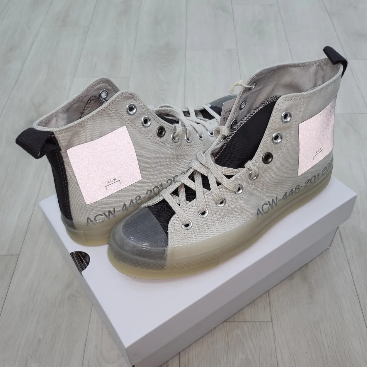 Converse x A-Cold-Wall Chuck 70 Hi Silver Birch 착용 스타일 - 3