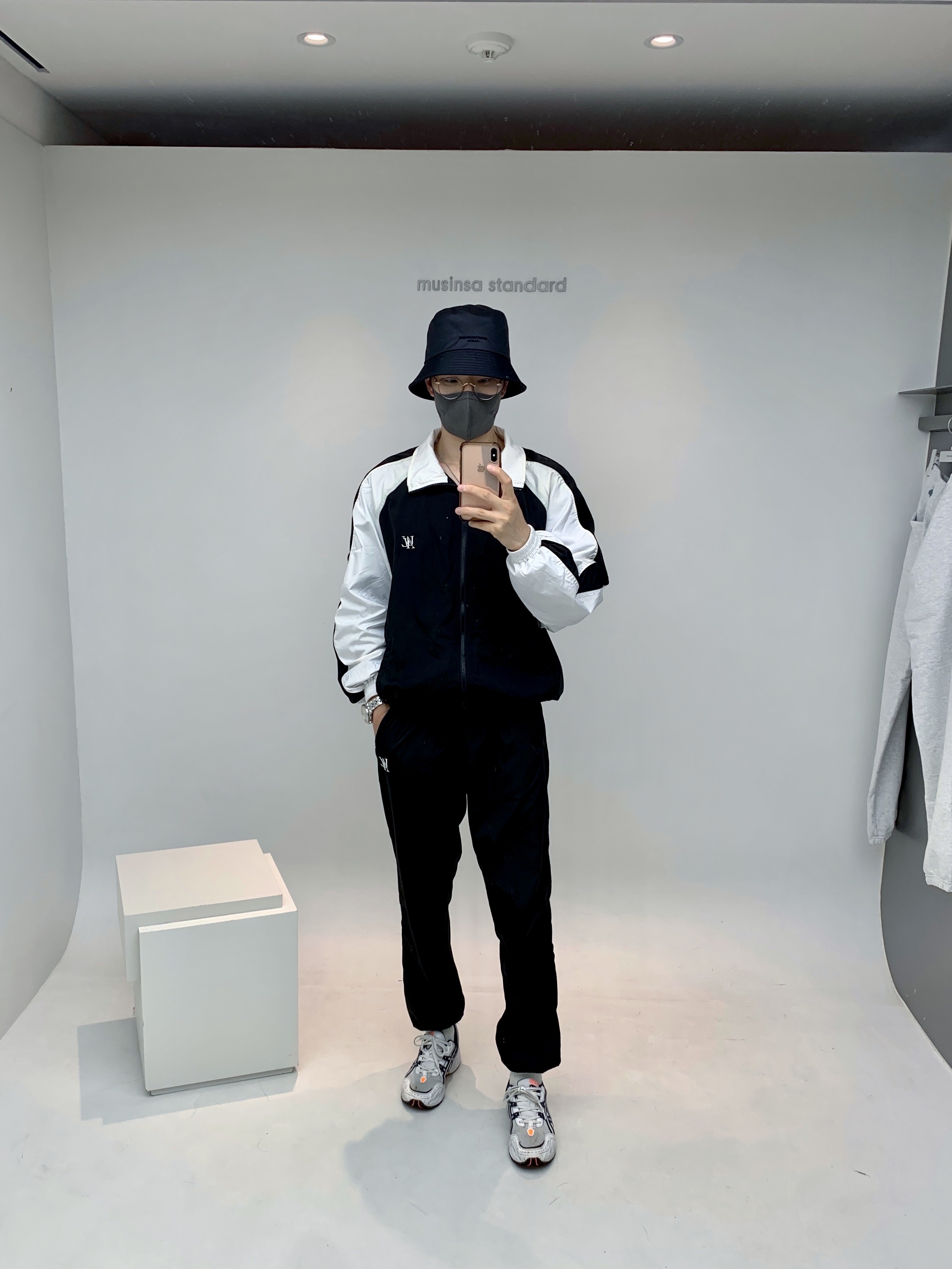 Wooyoungmi Bucket Hat Black - 22FW 착용 스타일 - 1