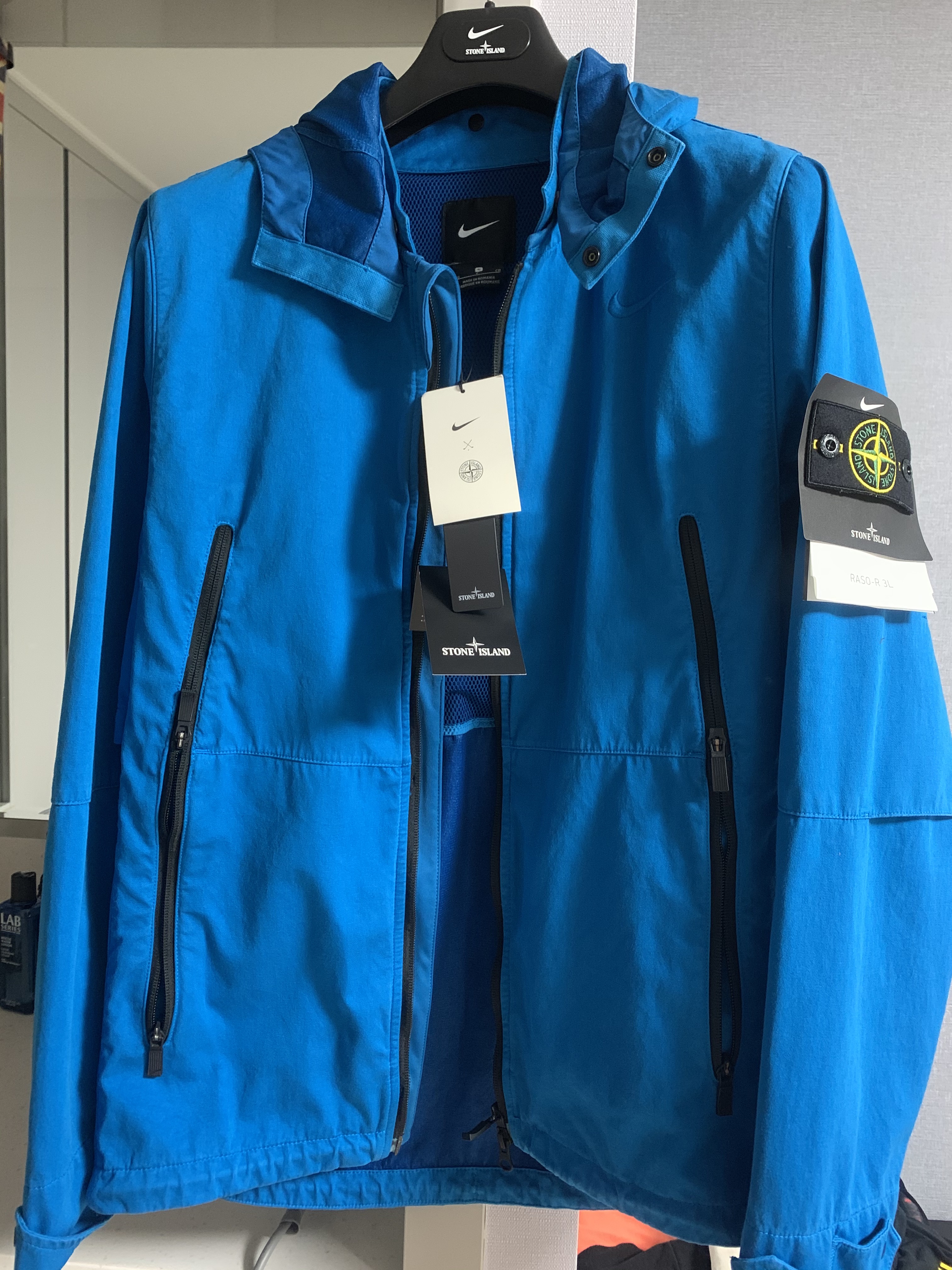 Nike Golf x Stone Island RASO-R 3L Jacket Blue 착용 스타일