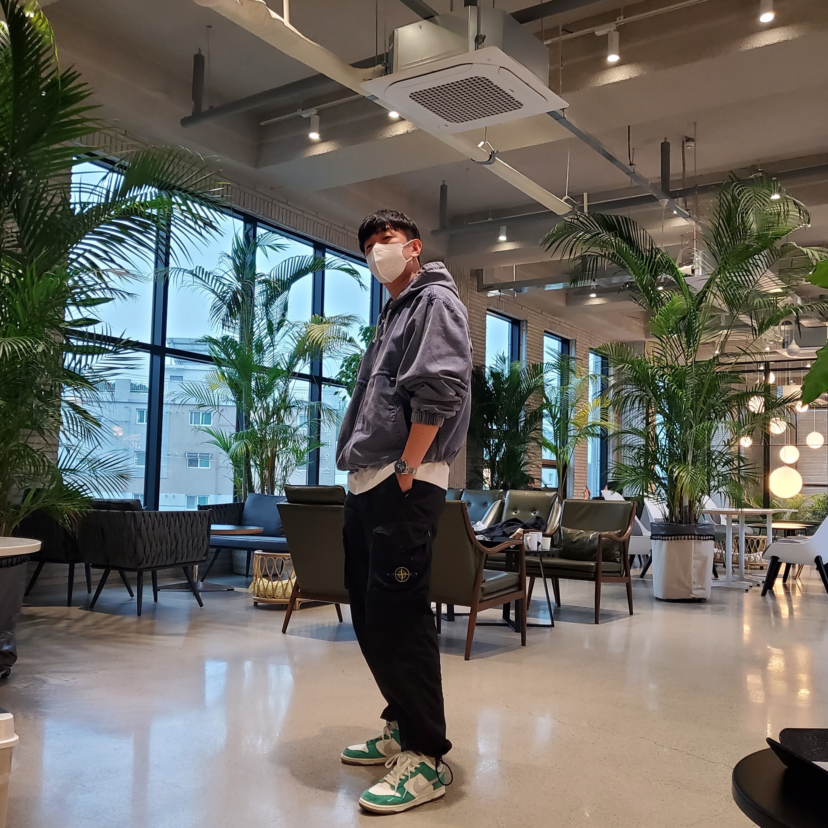 Nike x Kasina Dunk Low Road Sign - Kasina Exclusive, Stone Island 30203 Cargo Pants 5 Pockets Black - 21SS 착용 스타일 - 1