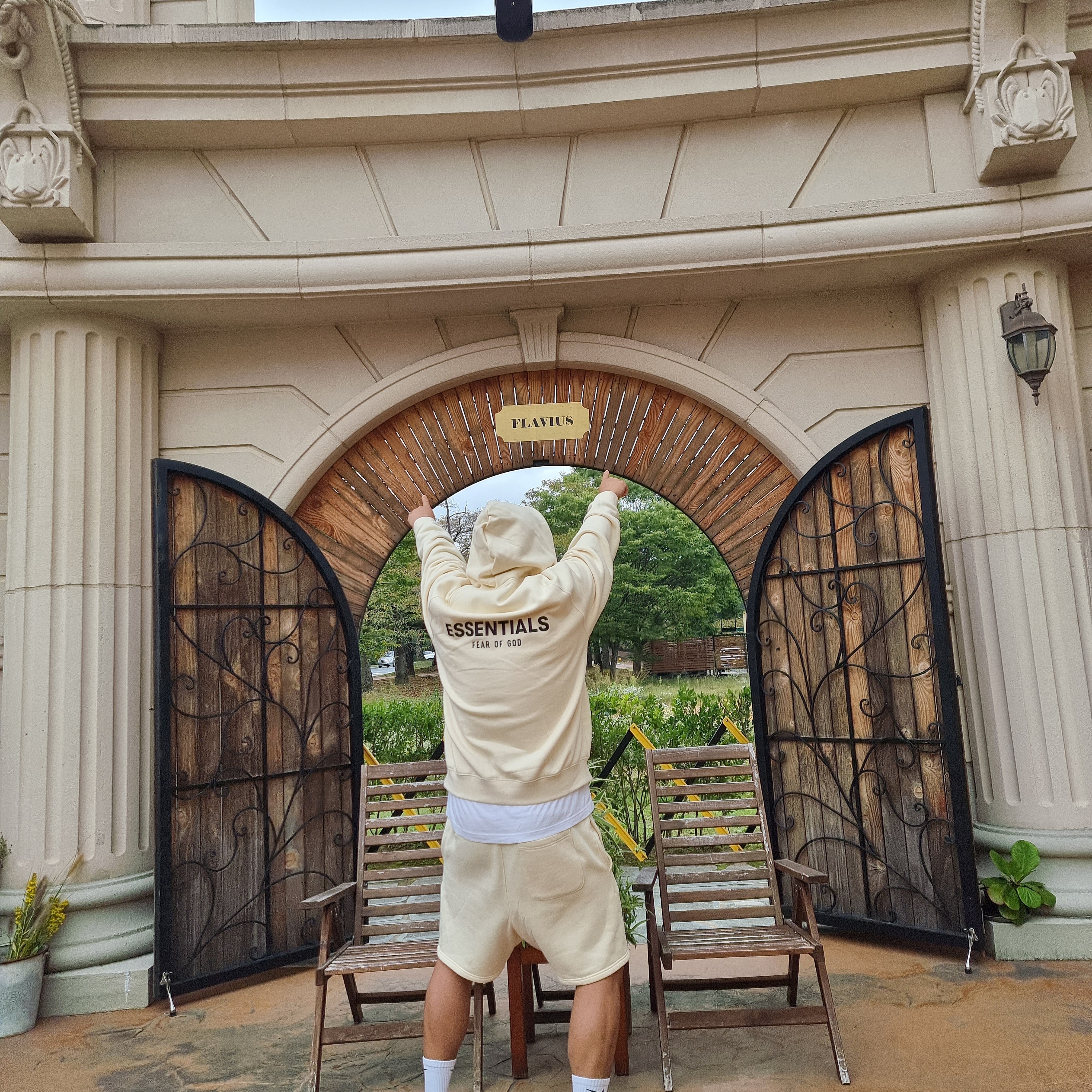Essentials Pull-Over Hoodie Cream - 21SS, Essentials Sweatshorts Cream - 21SS 착용 스타일 - 3