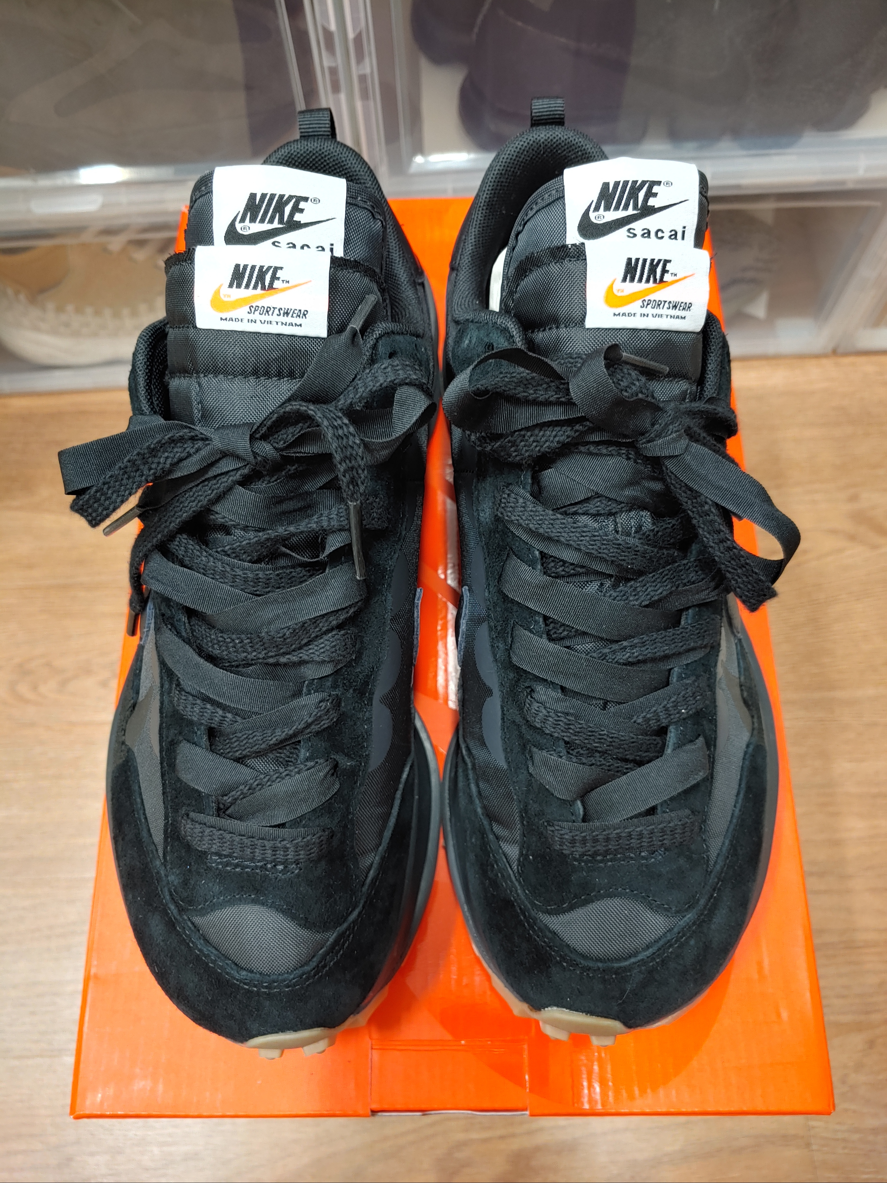 Nike x Sacai VaporWaffle Black and Gum 착용 스타일 - 2