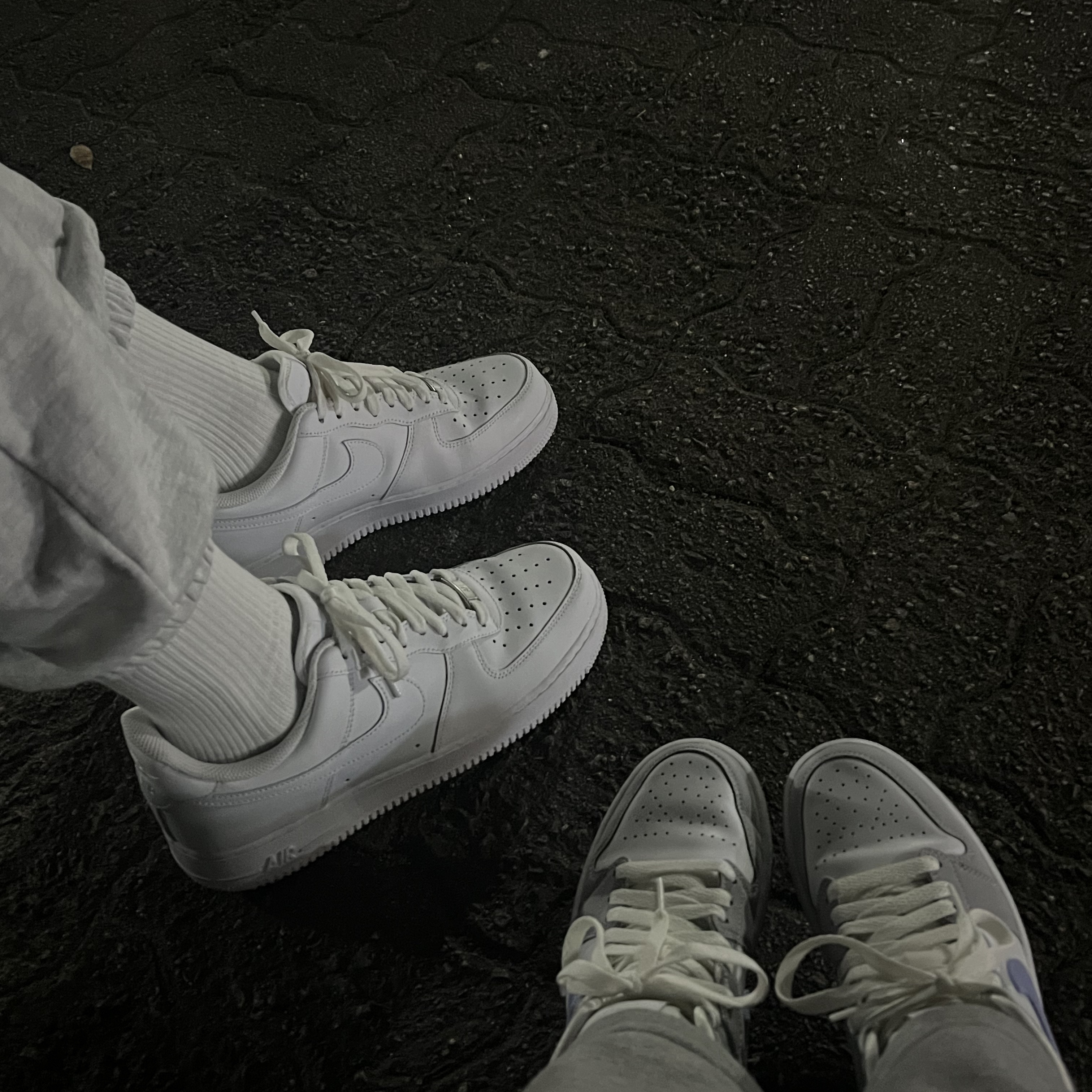 Nike Air Force 1 '07 Low White, (W) Jordan 1 Mid Wolf Grey 착용 스타일