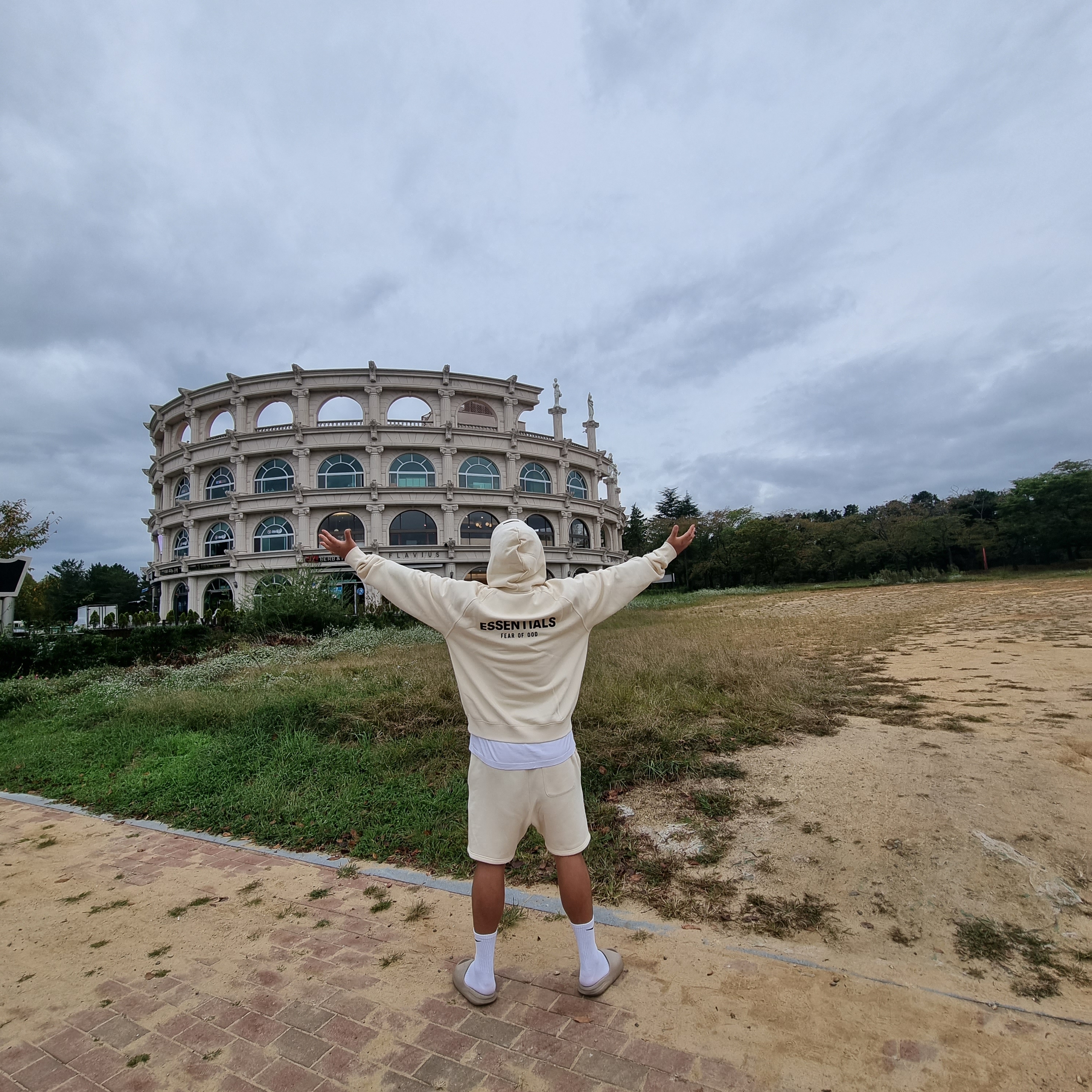 Essentials Pull-Over Hoodie Cream - 21SS, Essentials Sweatshorts Cream - 21SS 착용 스타일 - 4