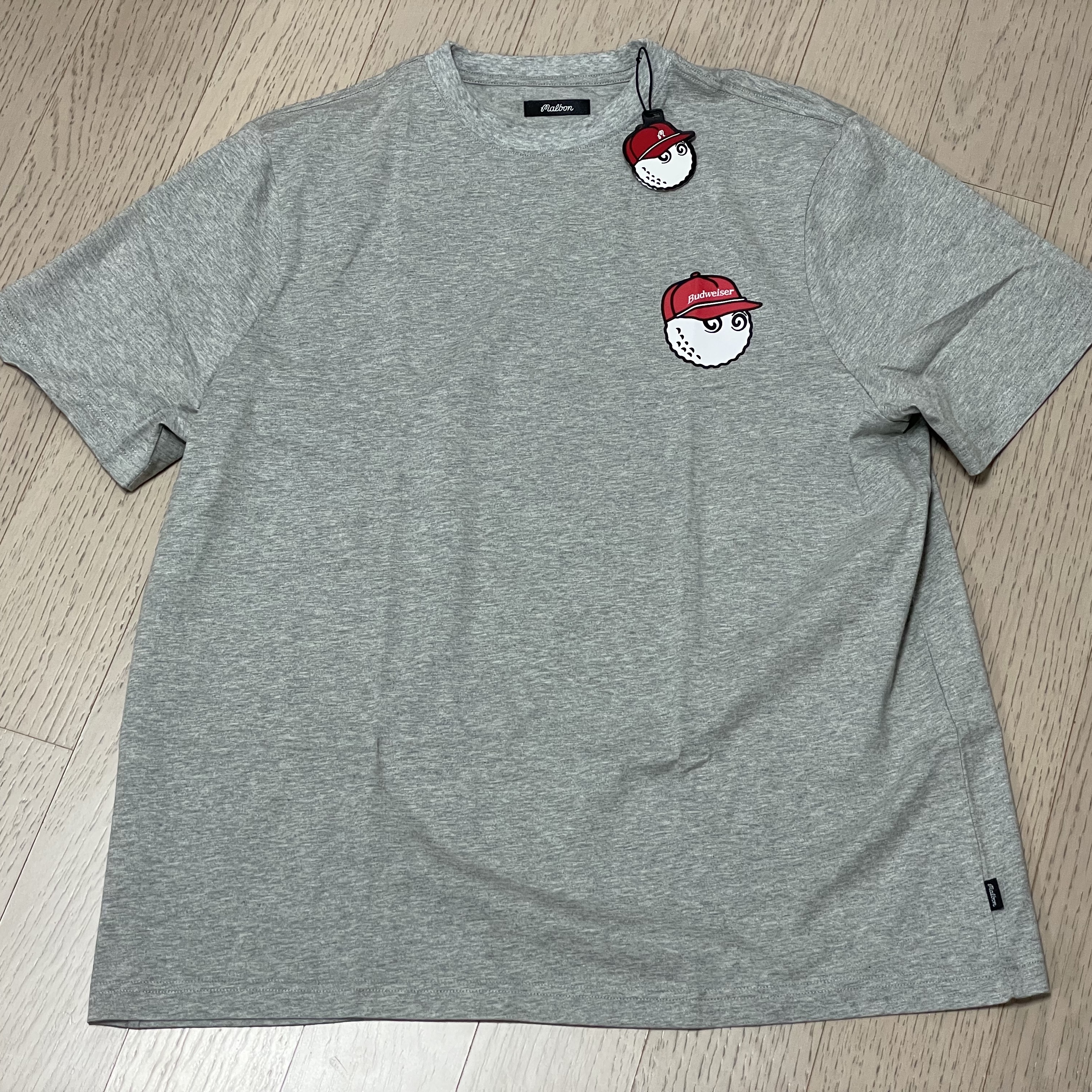 Malbon Golf x Budweiser Buckets T-Shirt Heather Grey 착용 스타일 - 2