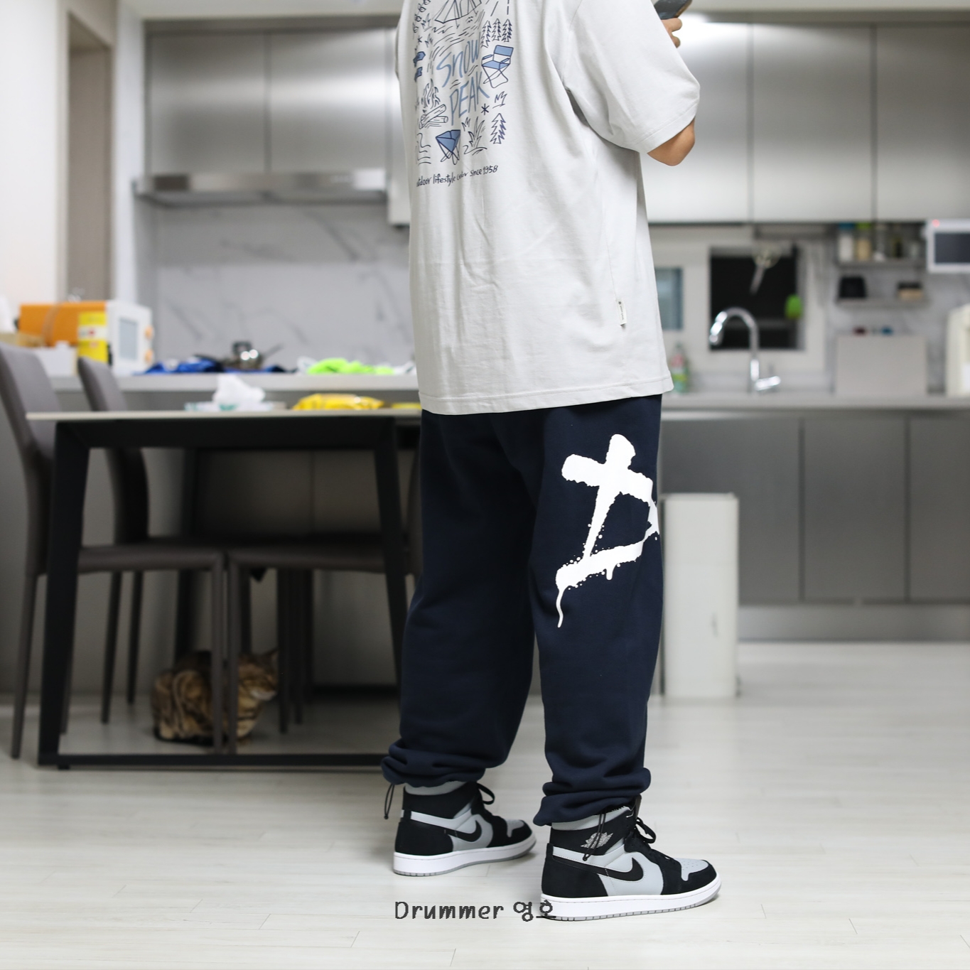 Jordan 1 Zoom Air CMFT Black Light Smoke Grey 착용 스타일 - 2