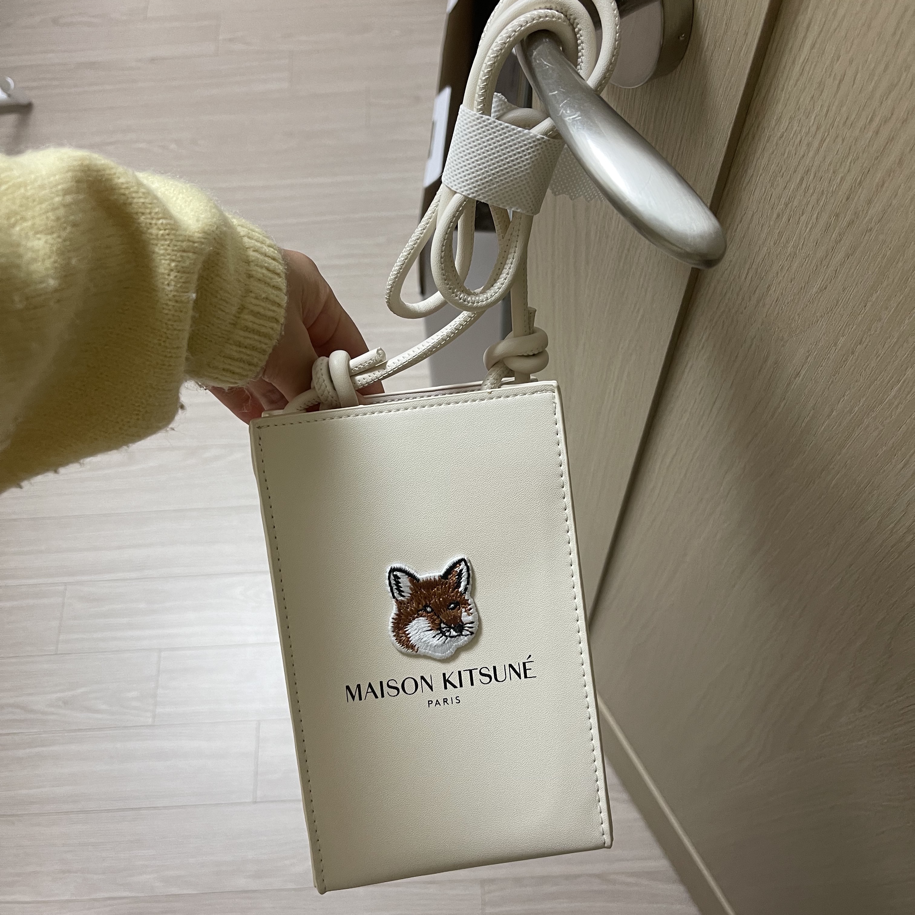Maison Kitsune x Laneige Crossbody Bag 착용 스타일