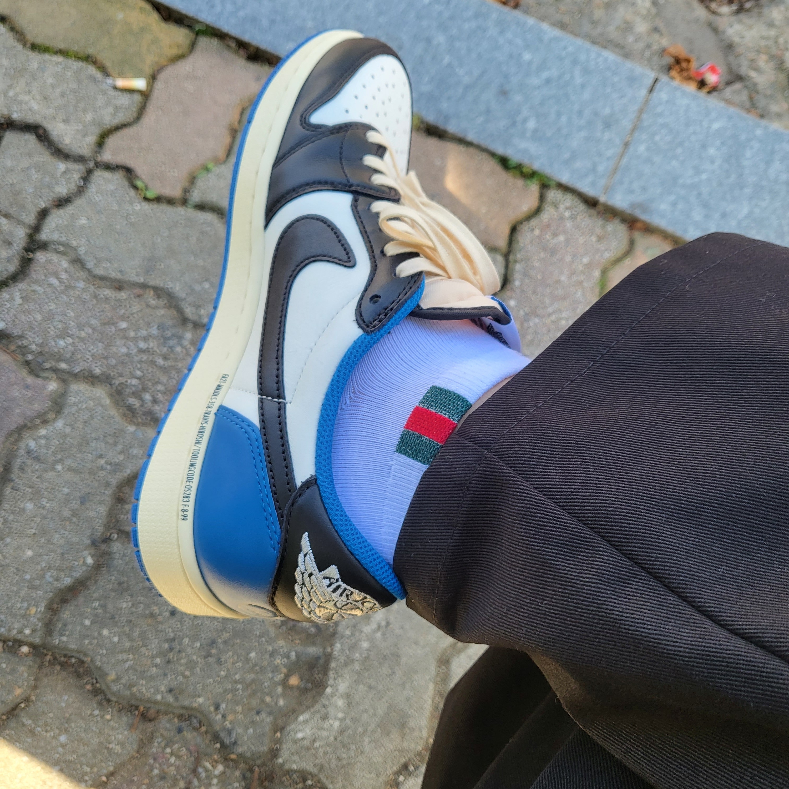 Jordan 1 x Travis Scott x Fragment Retro Low OG SP Military Blue 착용 스타일 - 1