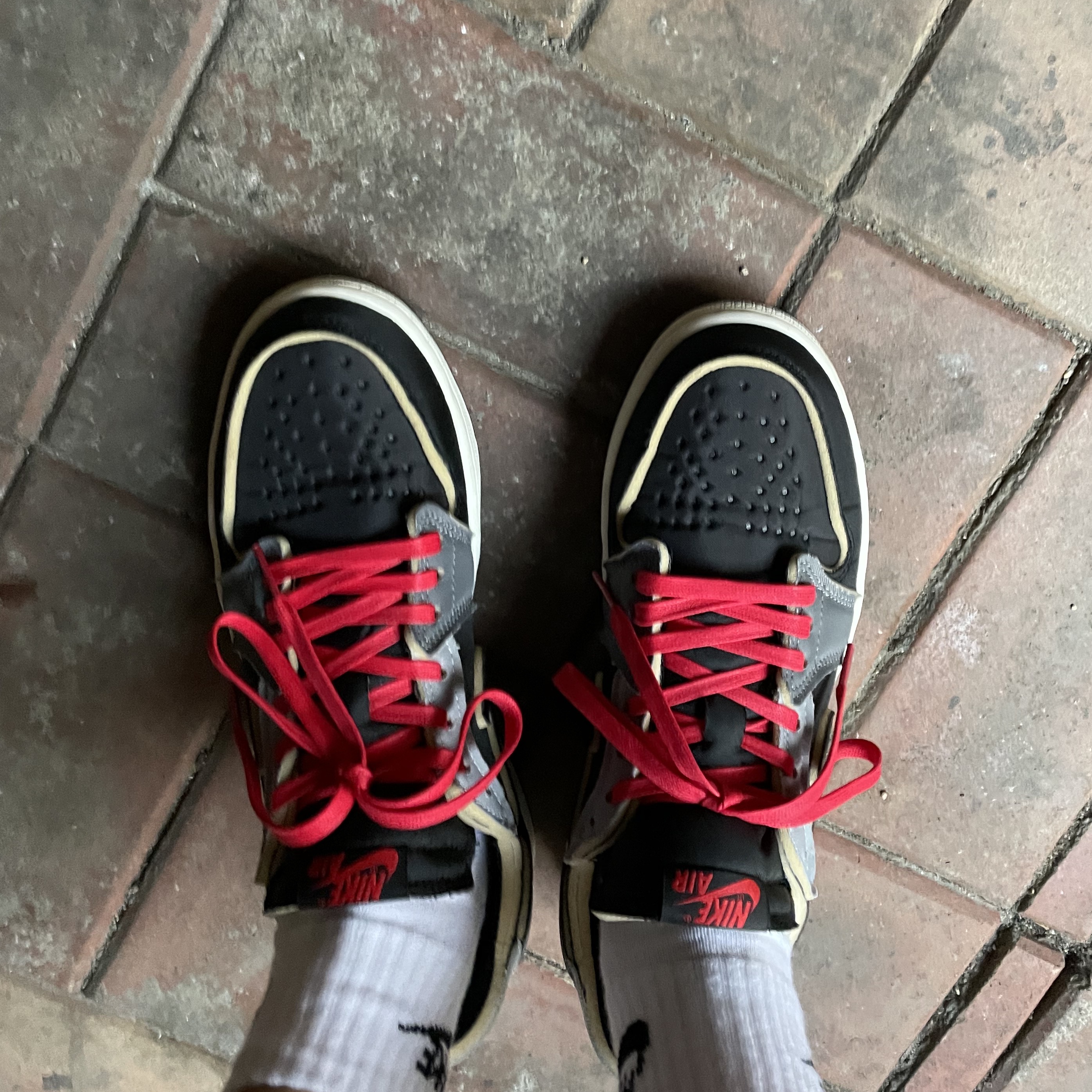Jordan 1 Retro Low OG EX Black and Smoke Grey 착용 스타일
