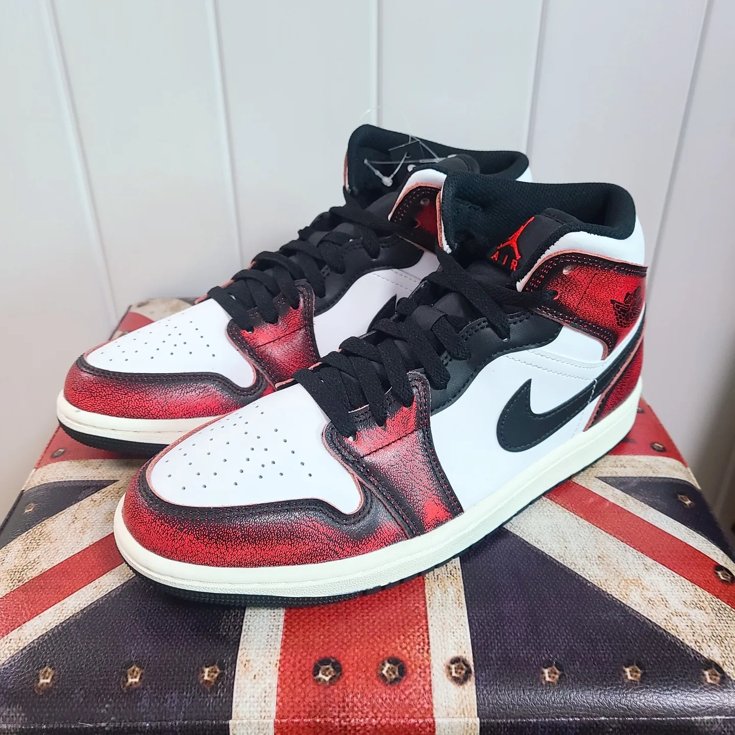 Jordan 1 Mid SE Infrared 23 착용 스타일 - 1
