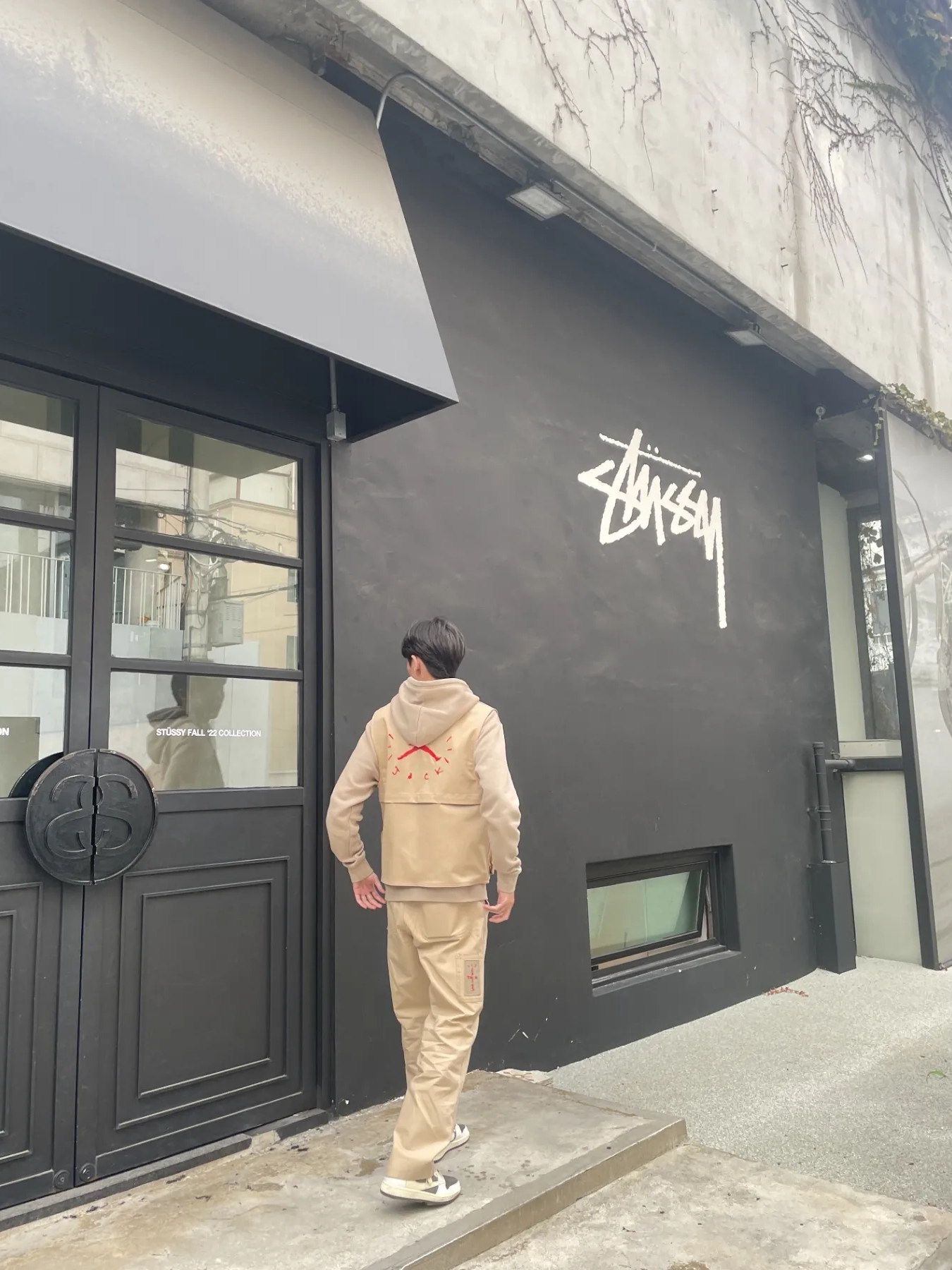 Jordan 1 x Travis Scott Retro Low OG SP Sail and Ridgerock, Jordan x Travis Scott Pullover Hoodie - Asia 착용 스타일 - 1
