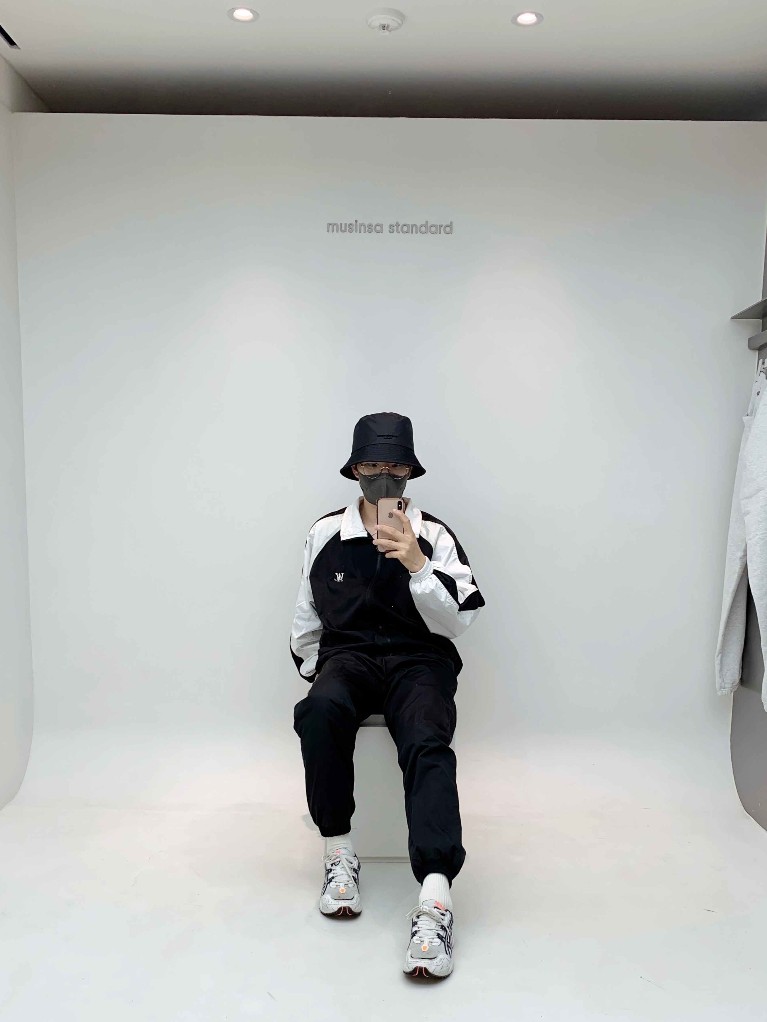 Wooyoungmi Bucket Hat Black - 22FW 착용 스타일 - 2