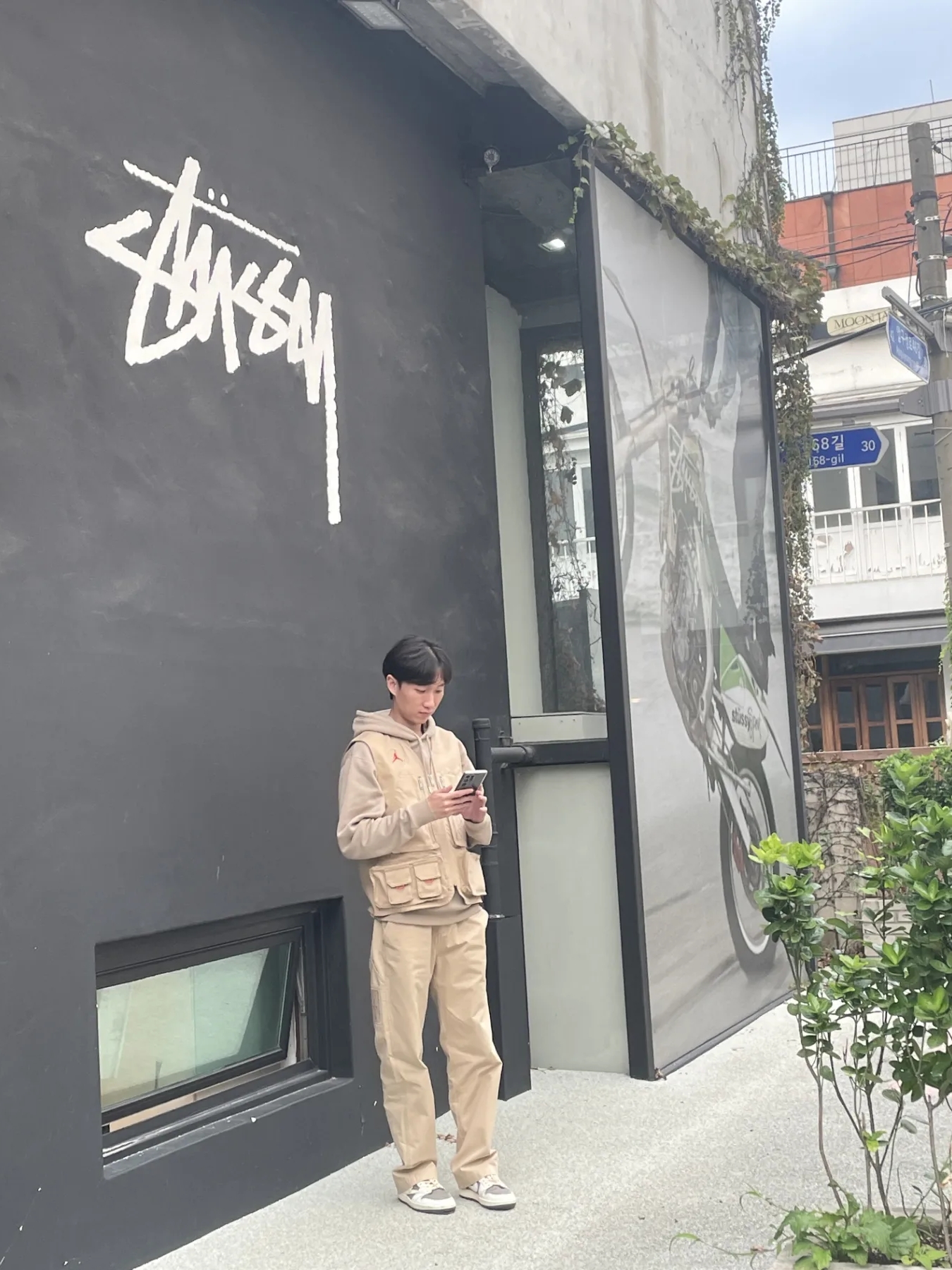 Jordan 1 x Travis Scott Retro Low OG SP Sail and Ridgerock, Jordan x Travis Scott Pullover Hoodie - Asia 착용 스타일 - 2
