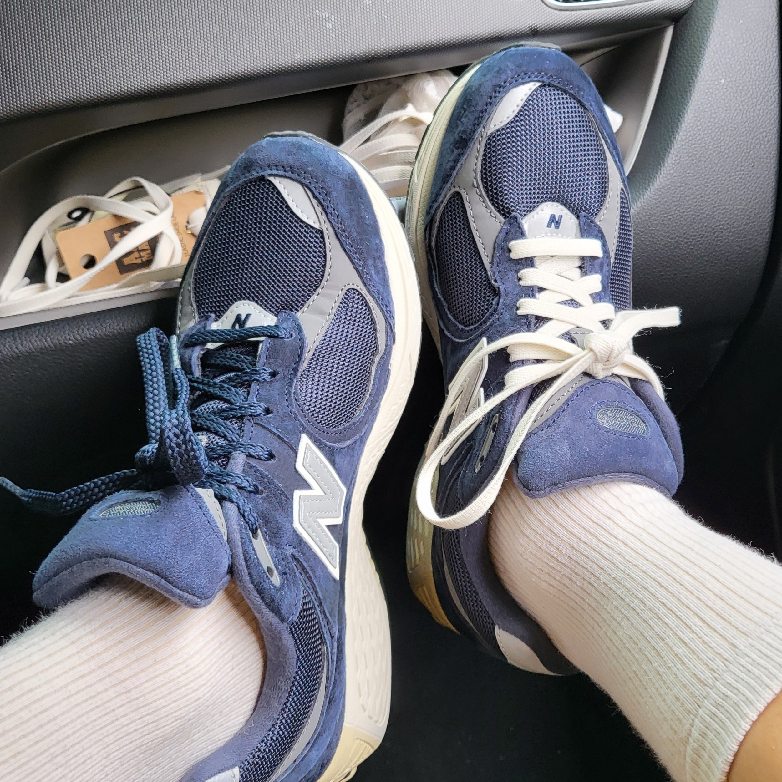 New Balance 2002R Eclipse Castlerock 착용 스타일 - 4