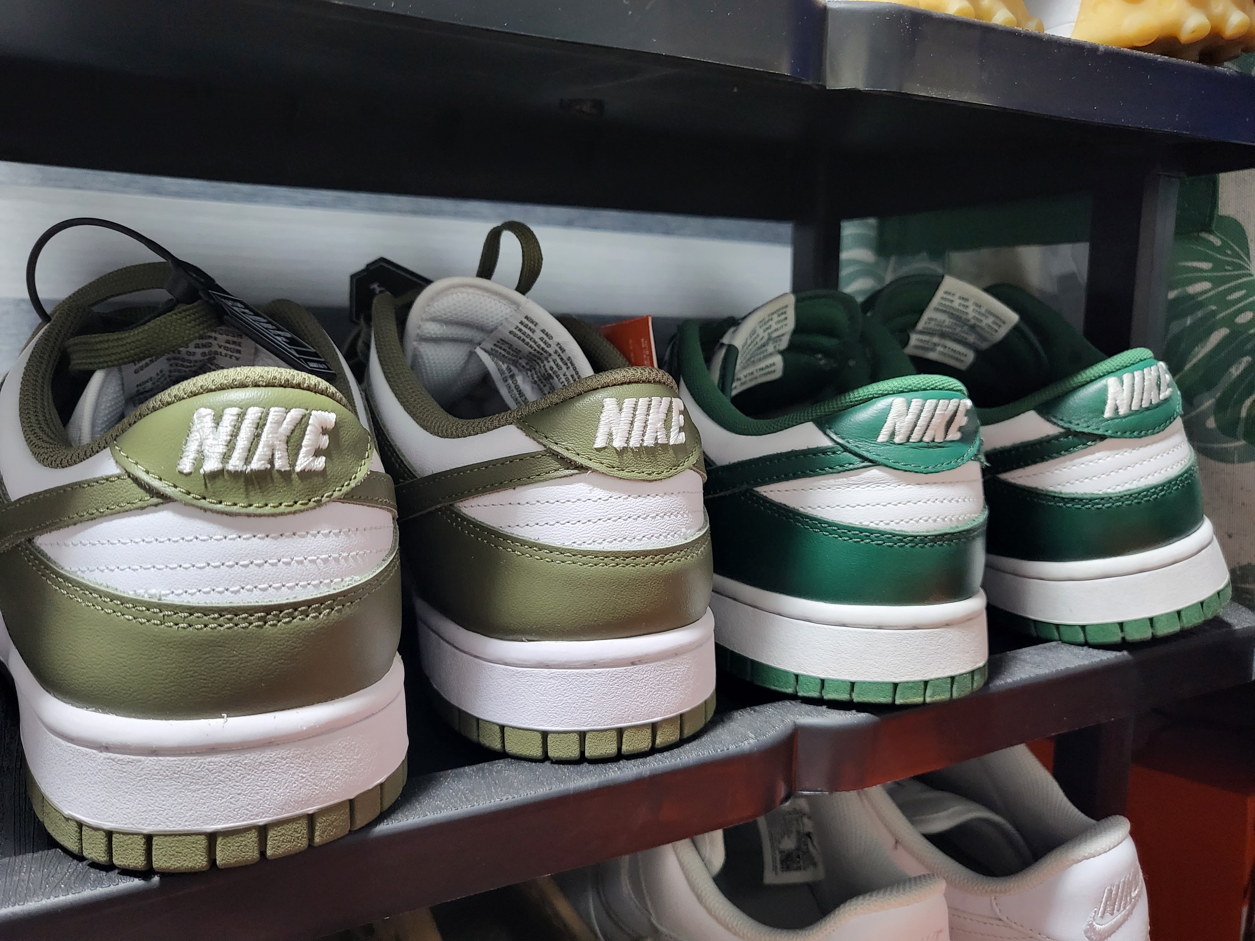 (W) Nike Dunk Low Medium Olive, Nike Dunk Low Retro Varsity Green 착용 스타일