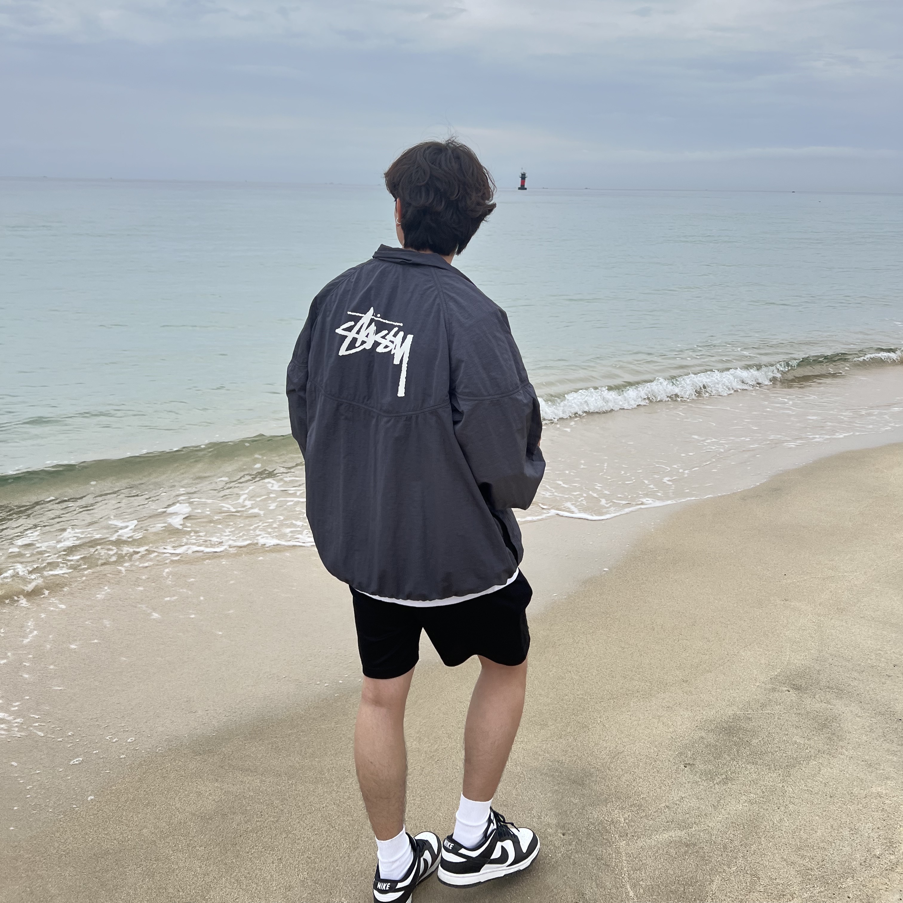 Nike x Stussy Windrunner Jacket Off Noir, Nike Dunk Low Retro Black 착용 스타일 - 1