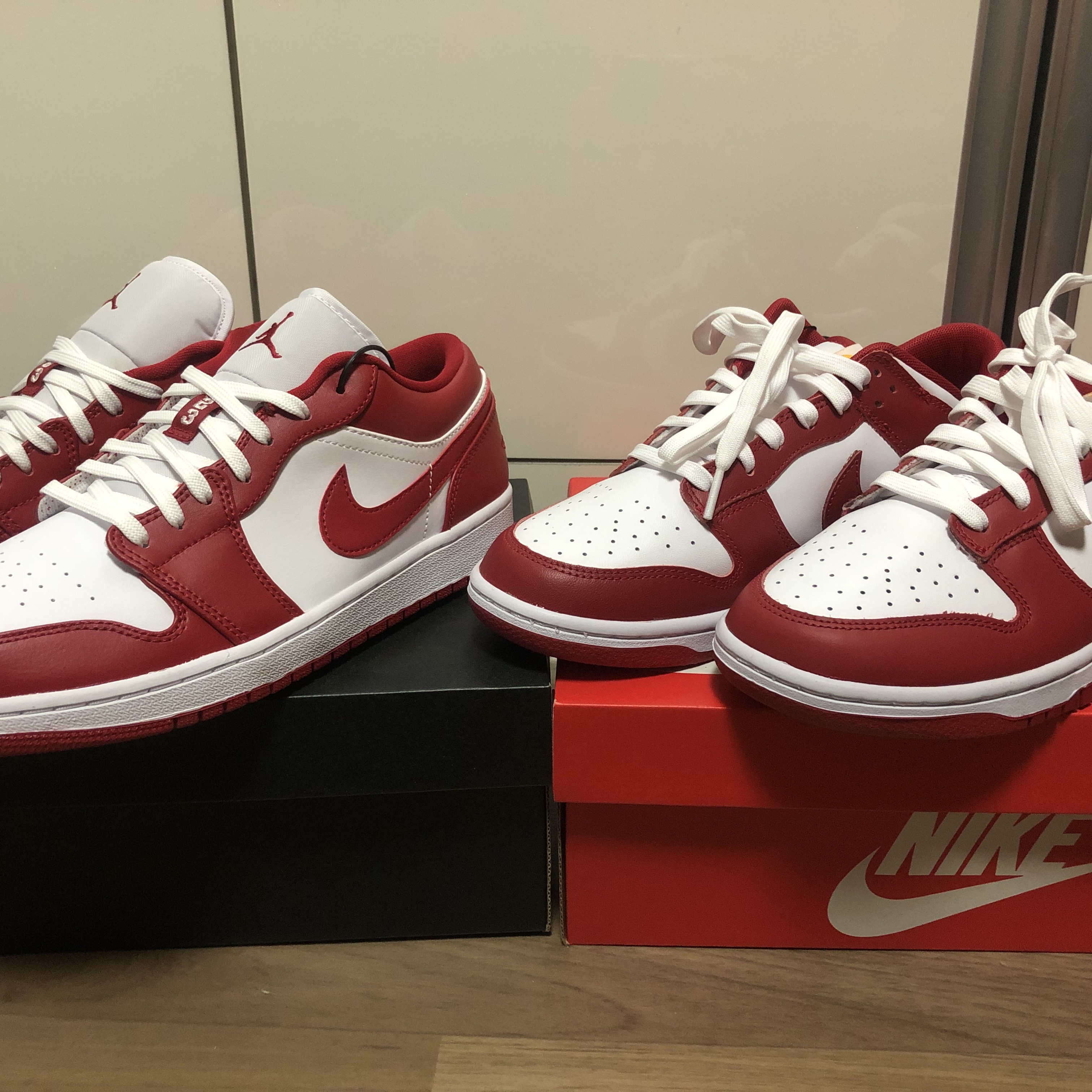 Nike Dunk Low Retro Gym Red, Jordan 1 Low Gym Red White 착용 스타일 - 1