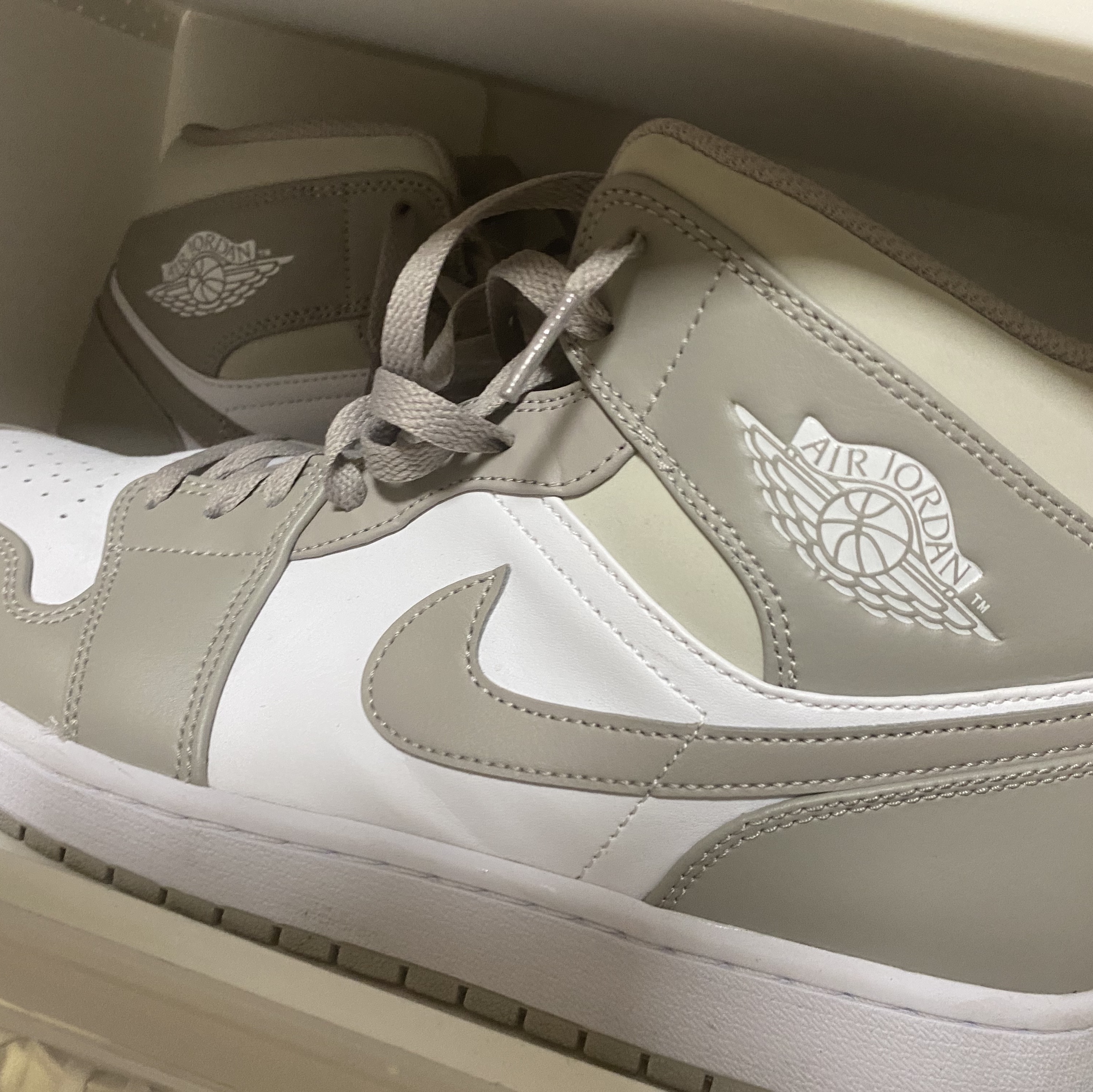 Jordan 1 Mid College Grey 착용 스타일 - 1