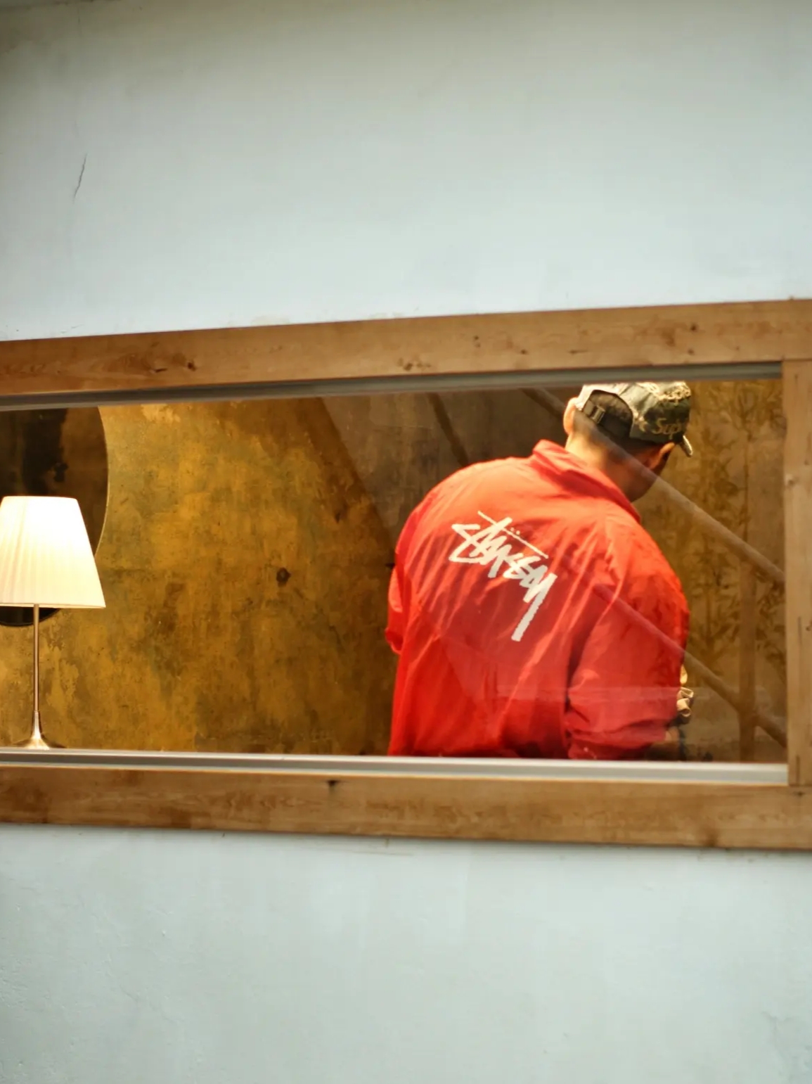 Supreme Frayed Logos Denim Camp Cap Blue - 21SS, Nike x Stussy Windrunner Jacket Habanero Red 착용 스타일 - 2