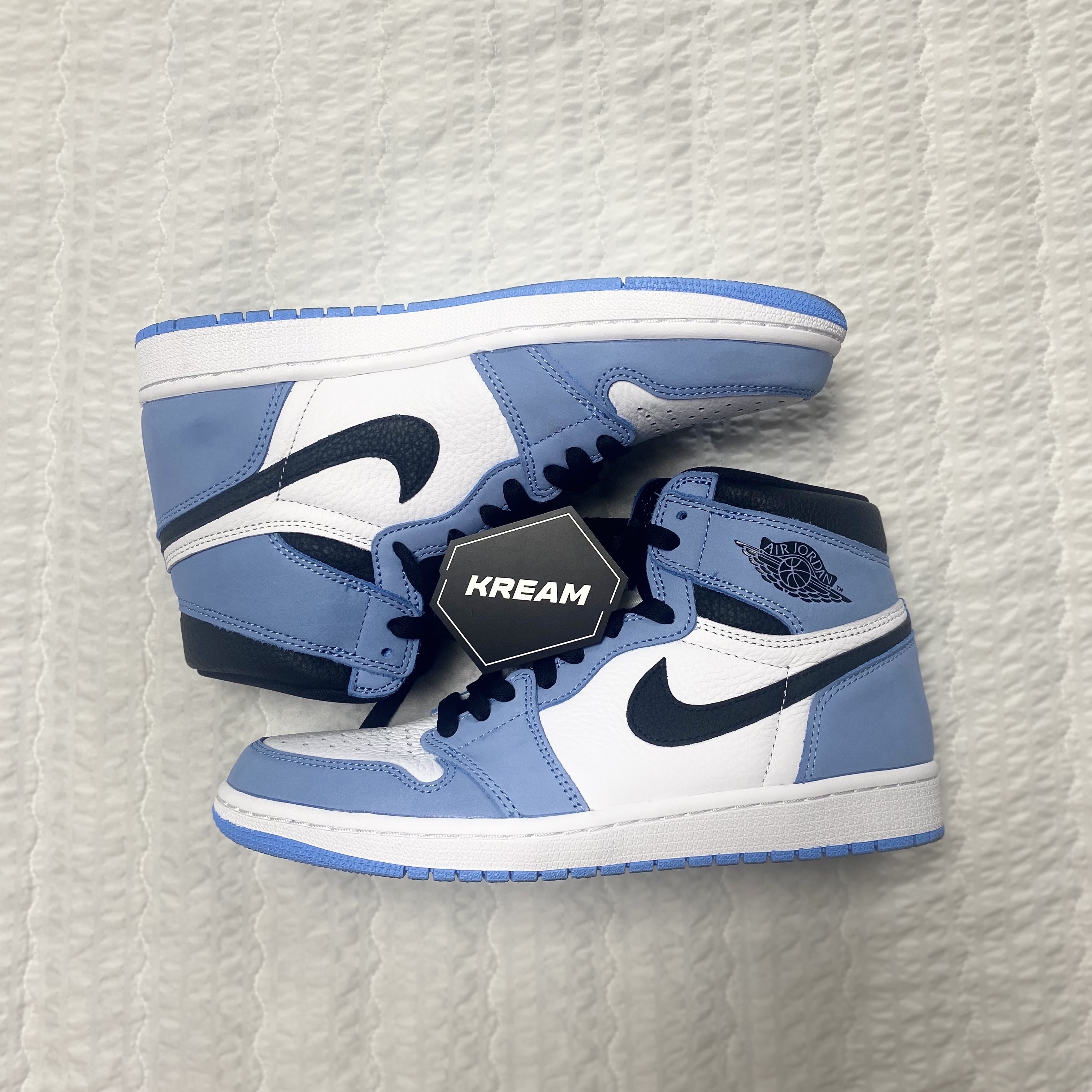 Jordan 1 Retro High OG University Blue 착용 스타일 - 1