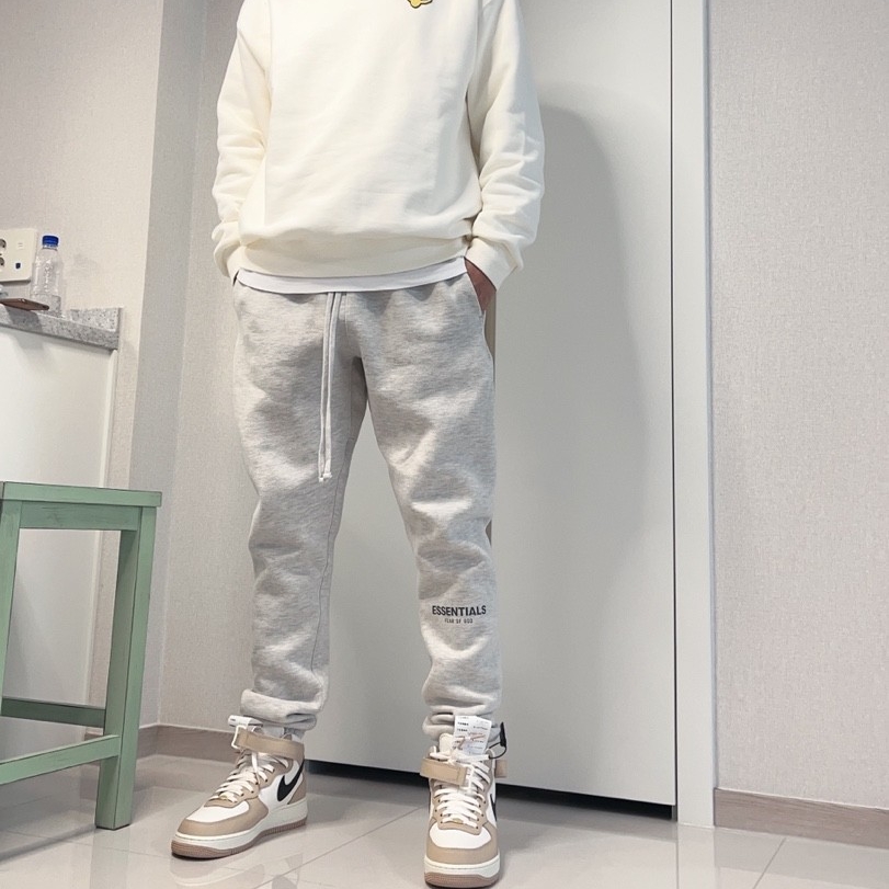 Essentials The Core Collection Sweatpants Oatmeal, Nike Air Force 1 Mid '07 LX Pale Ivory and Shimmer 착용 스타일