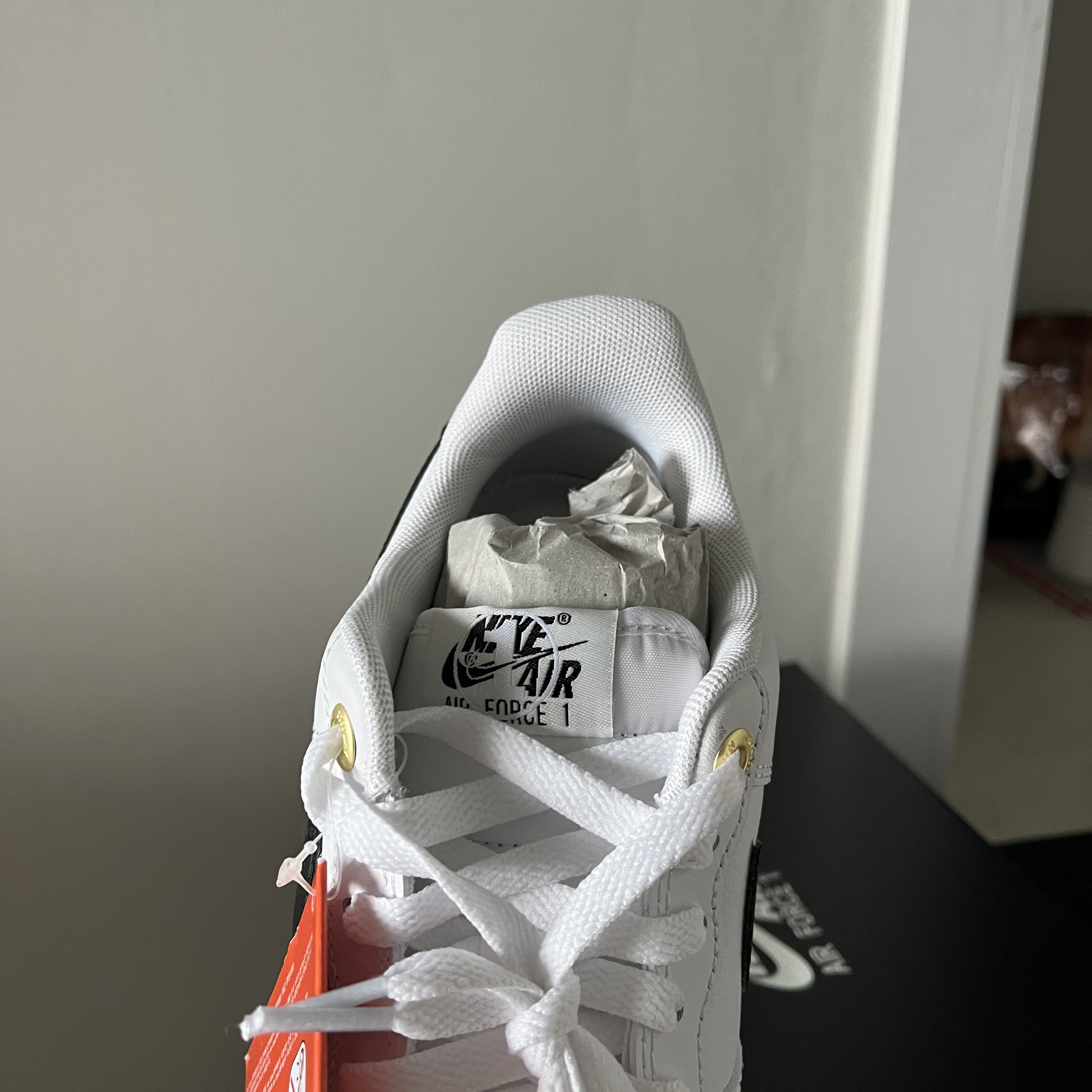 Nike Air Force 1 '07 LV8 40th Anniversary Join Forces White Black 착용 스타일 - 4