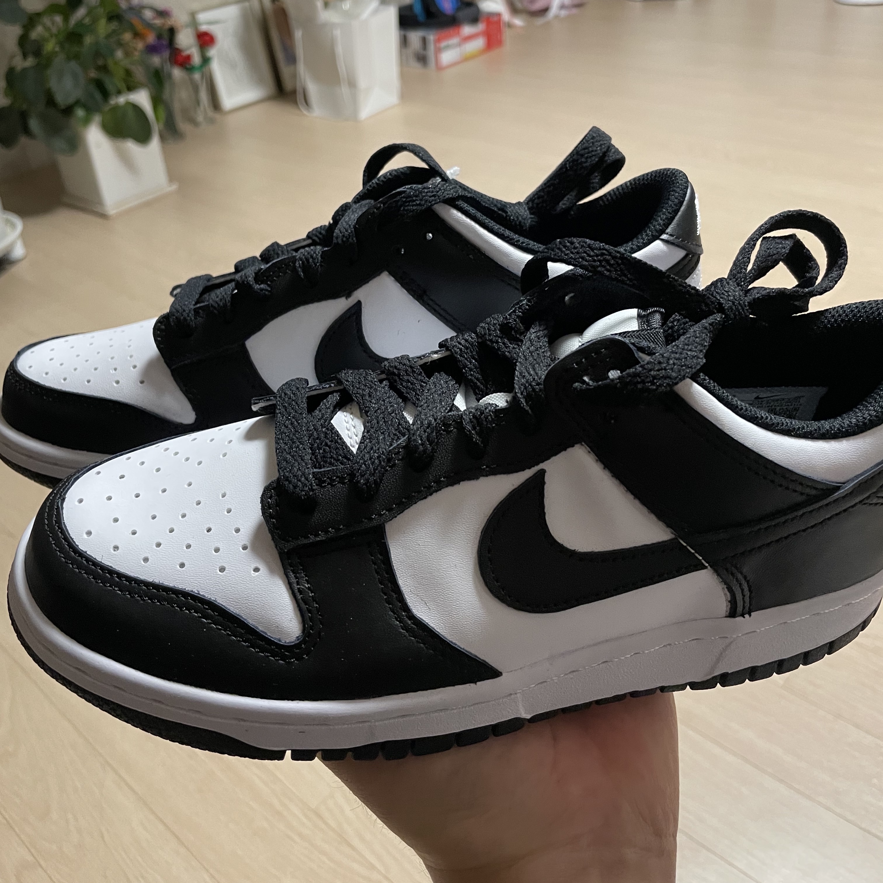 (GS) Nike Dunk Low Black 착용 스타일