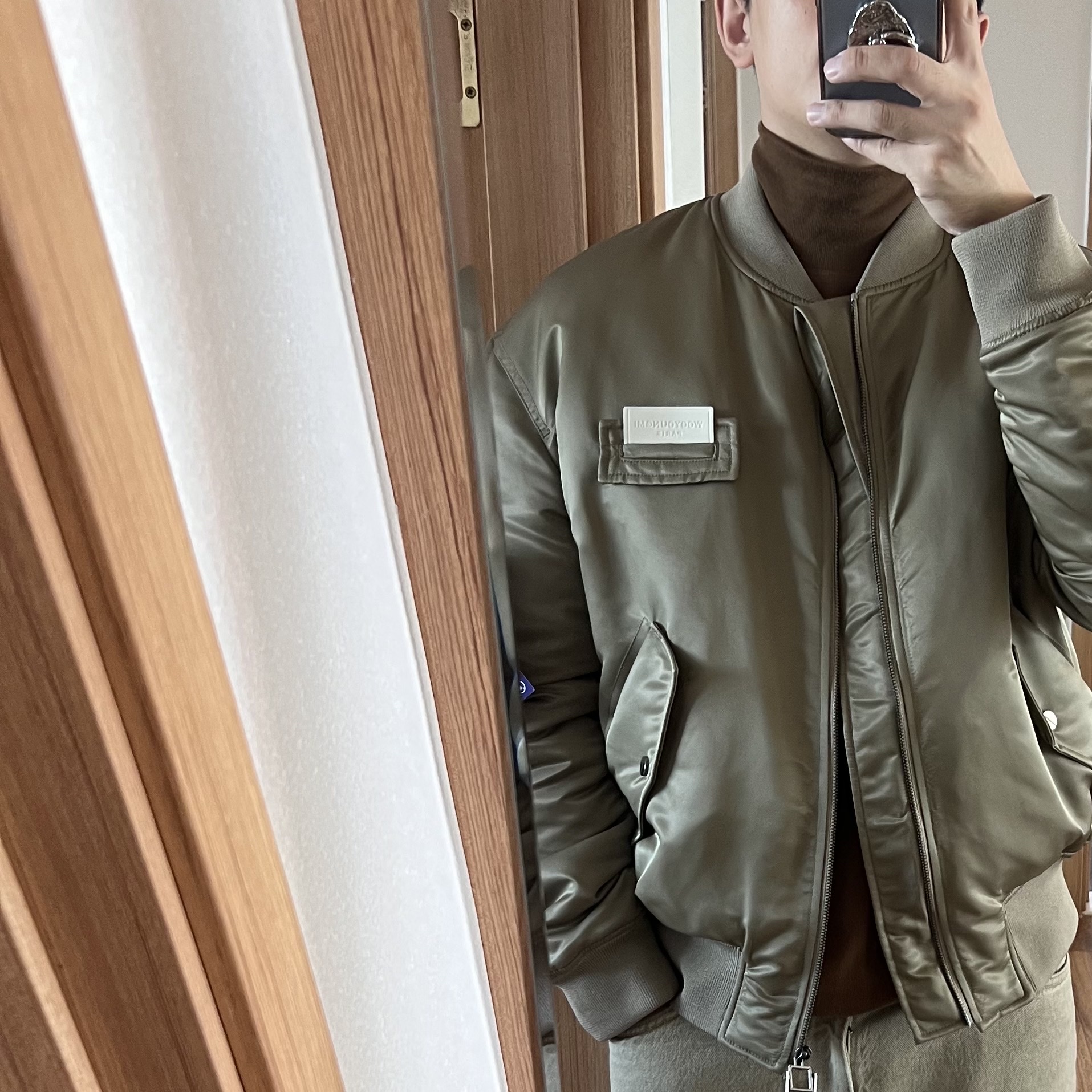 Wooyoungmi Back Logo MA-1 Black - 22FW 착용 스타일 - 2
