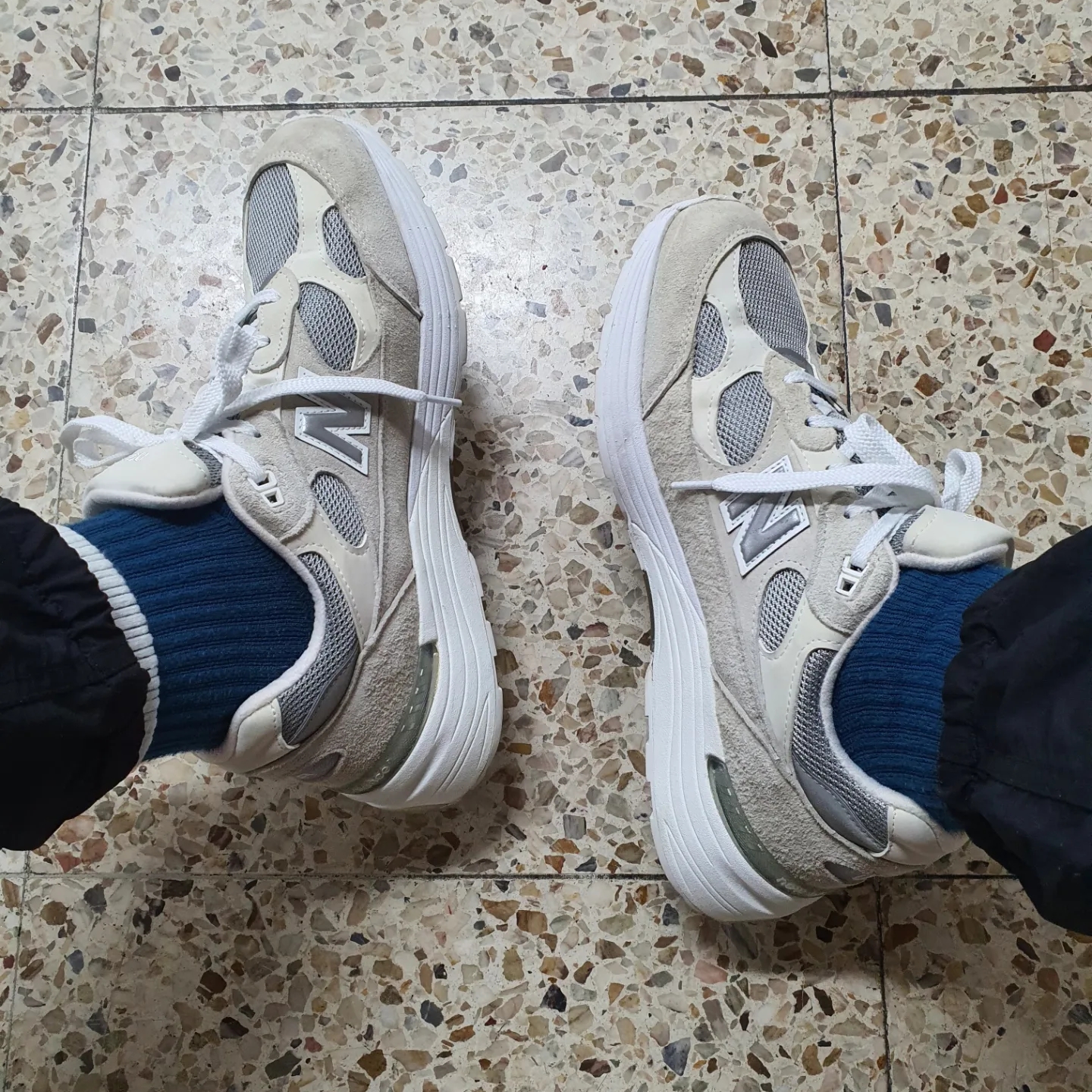 New Balance 992 Made in USA White Silver 착용 스타일 - 2