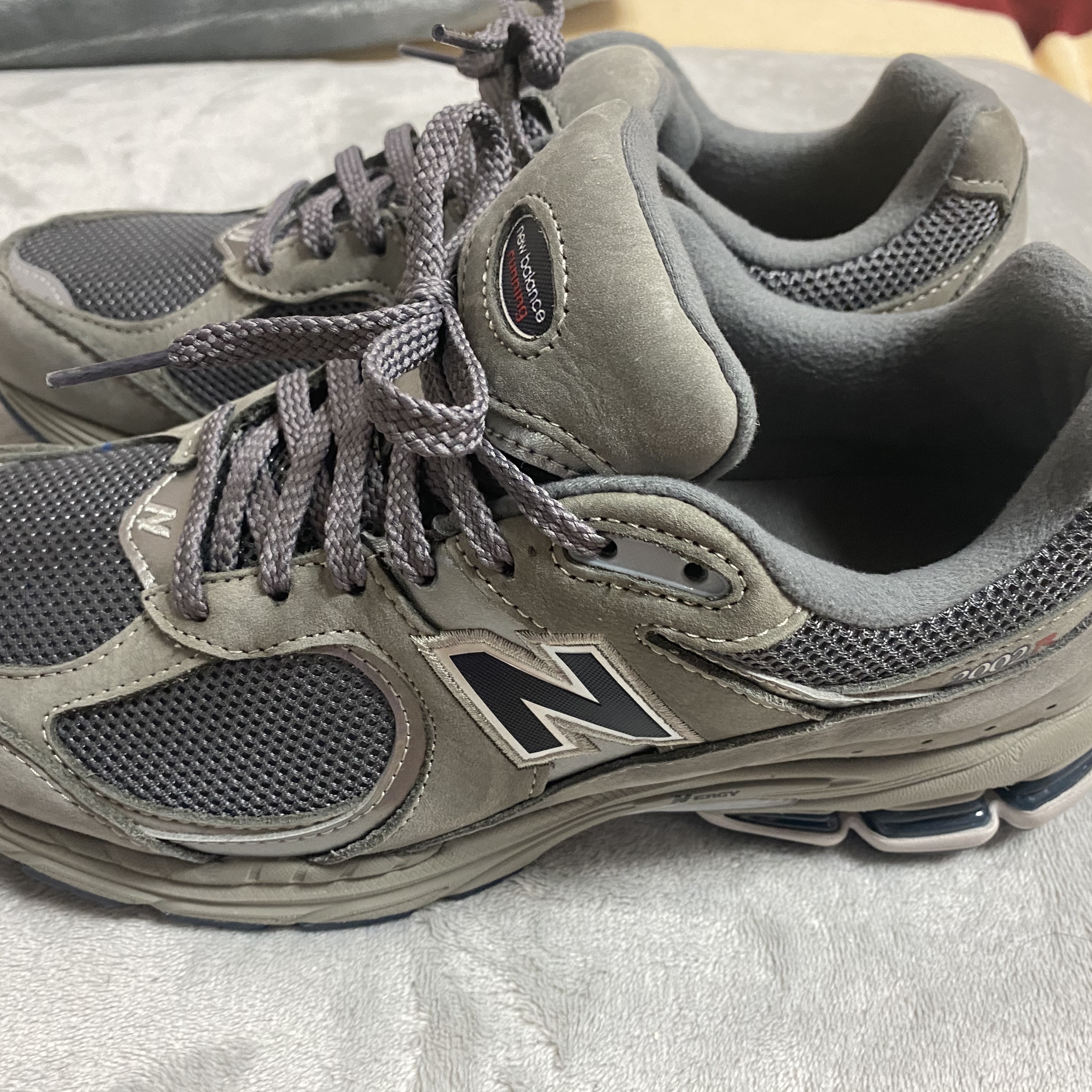 New Balance 2002R Gray 착용 스타일 - 2