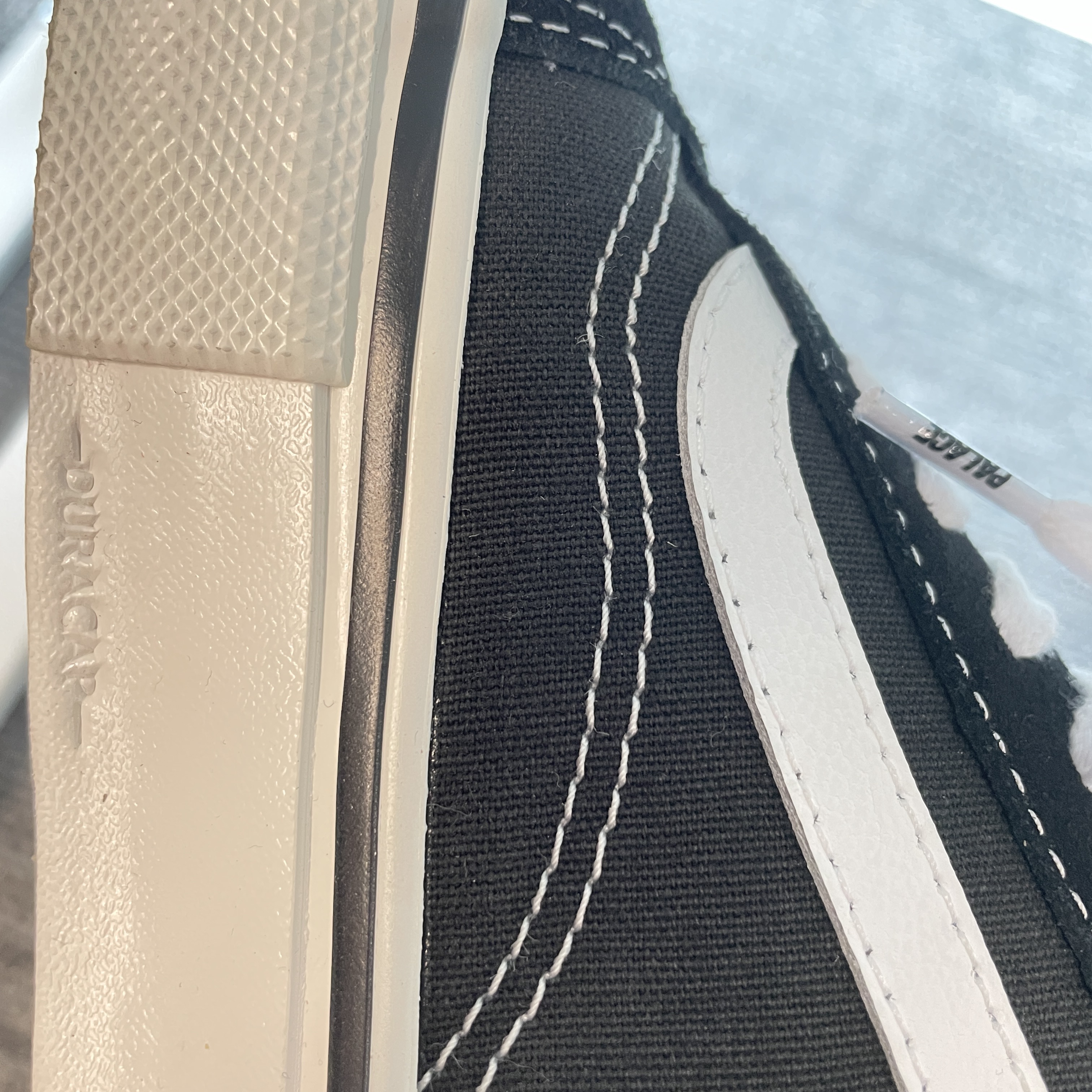 Vans x Palace Skate Old Skool Black White 착용 스타일 - 2