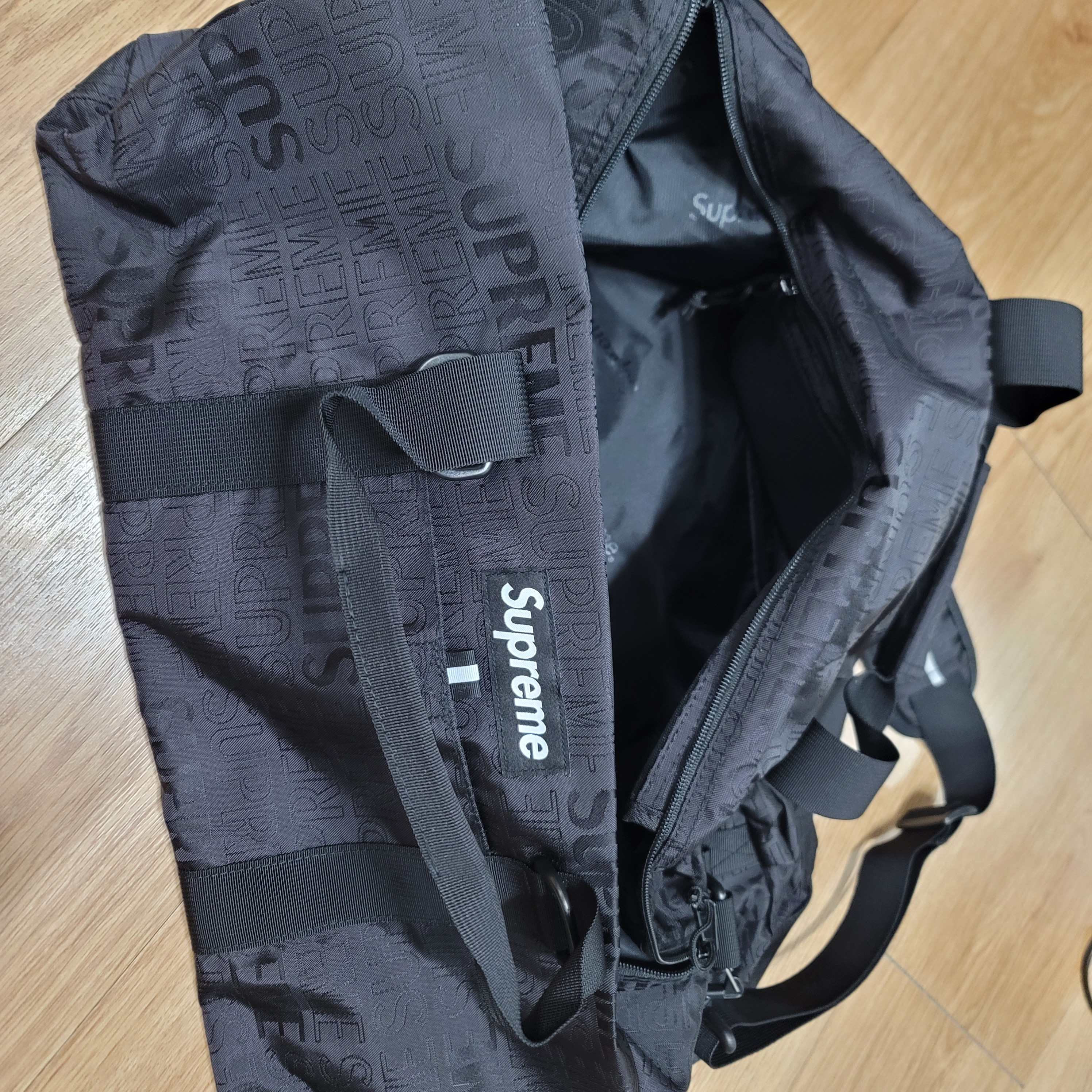 Nike x Jacquemus NRG Fleece Hoodie Sail - Asia, Supreme Duffle Bag Black - 19SS 착용 스타일 - 2