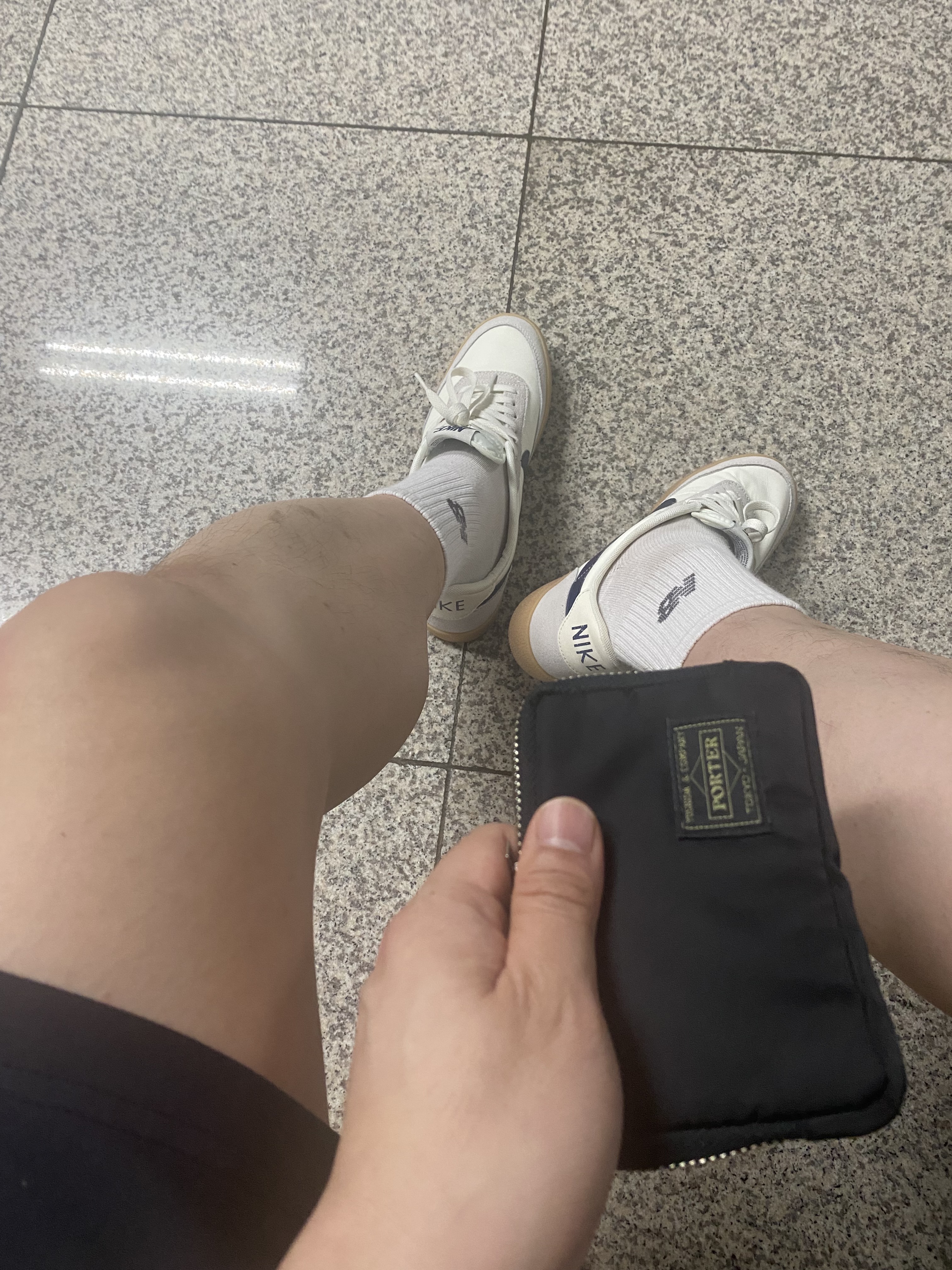 Swatch x Omega Bioceramic MoonSwatch Mission On Earth, Nike x J.Crew Killshot 2 Sail Midnight Navy 착용 스타일 - 2
