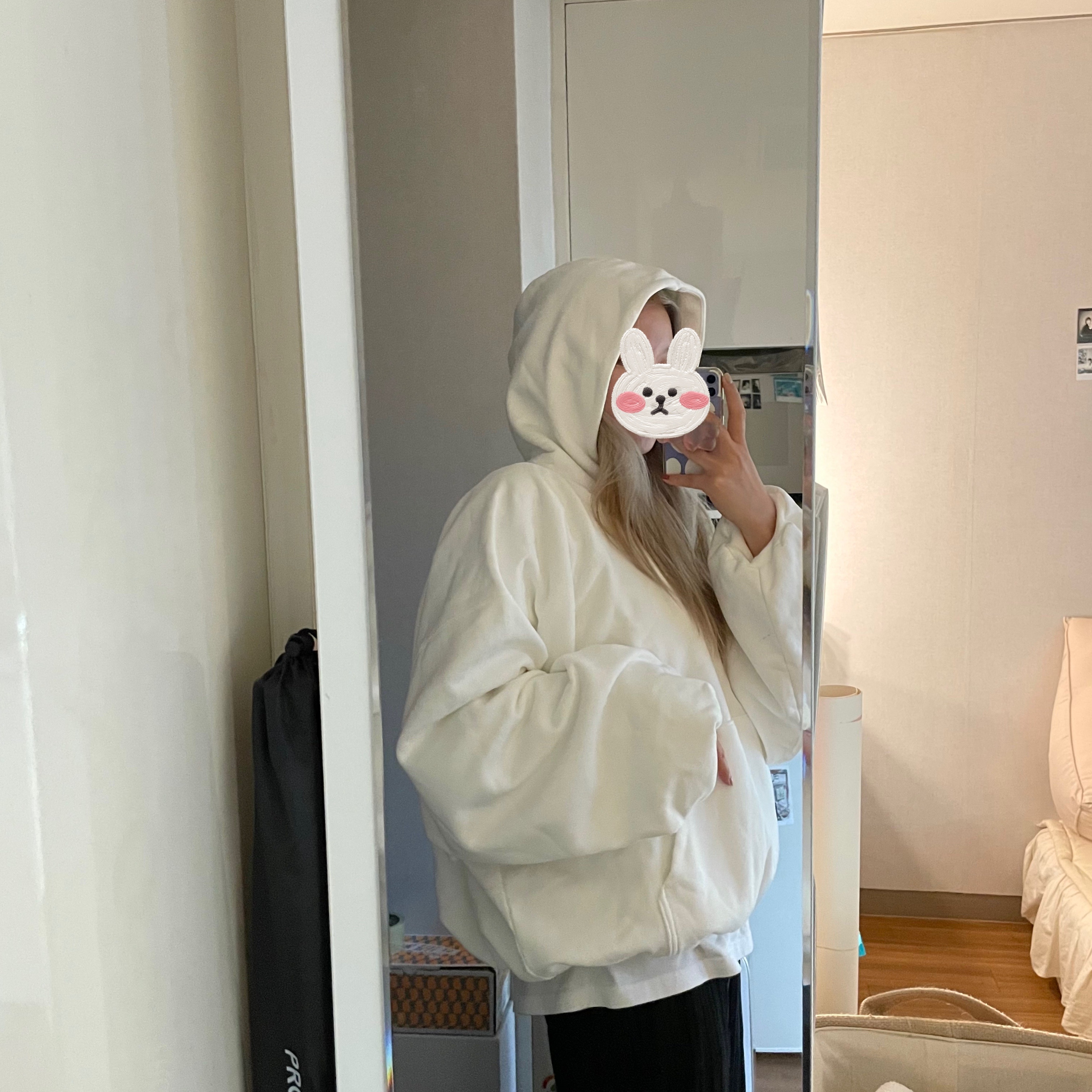 Yeezy Gap Engineered By Balenciaga Dove Hoodie White 착용 스타일