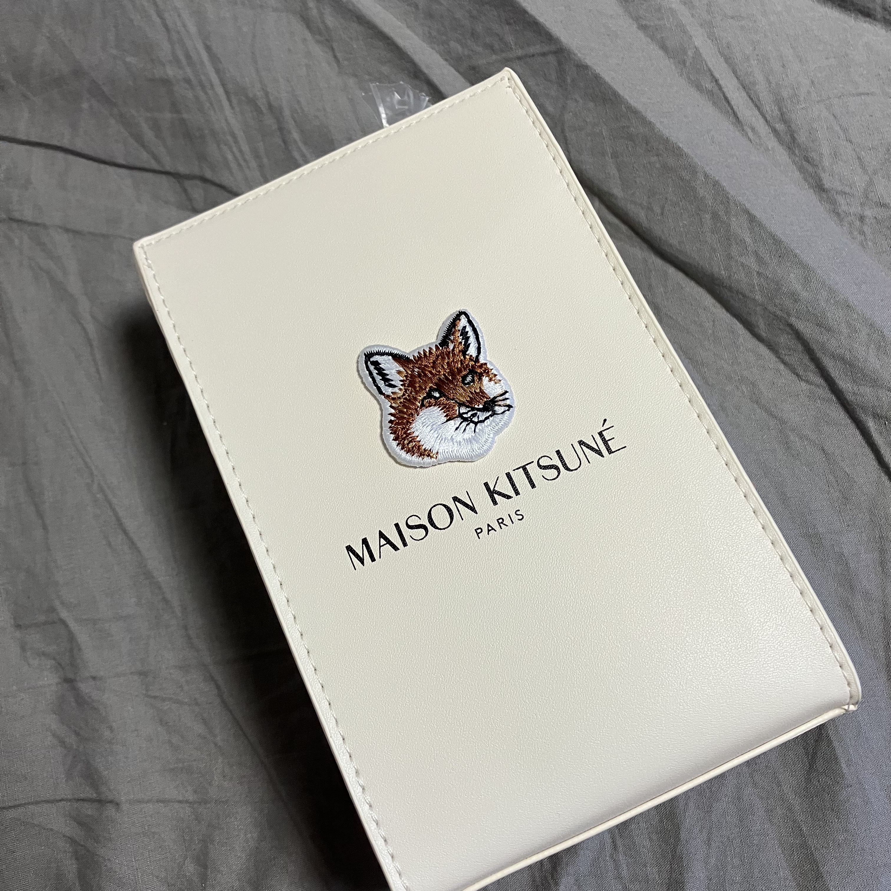 Maison Kitsune x Laneige Crossbody Bag 착용 스타일