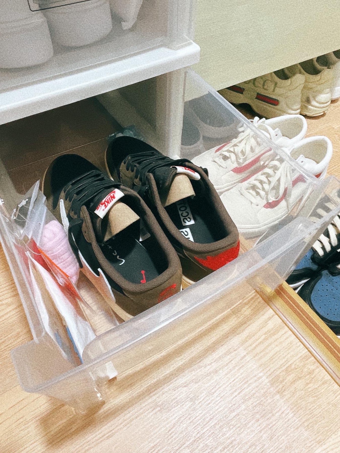 Jordan 1 x Travis Scott Retro Low OG SP Mocha, Stussy Basic Stussy Pigment Dyed LS T-Shirt Coffee 2022 착용 스타일 - 3