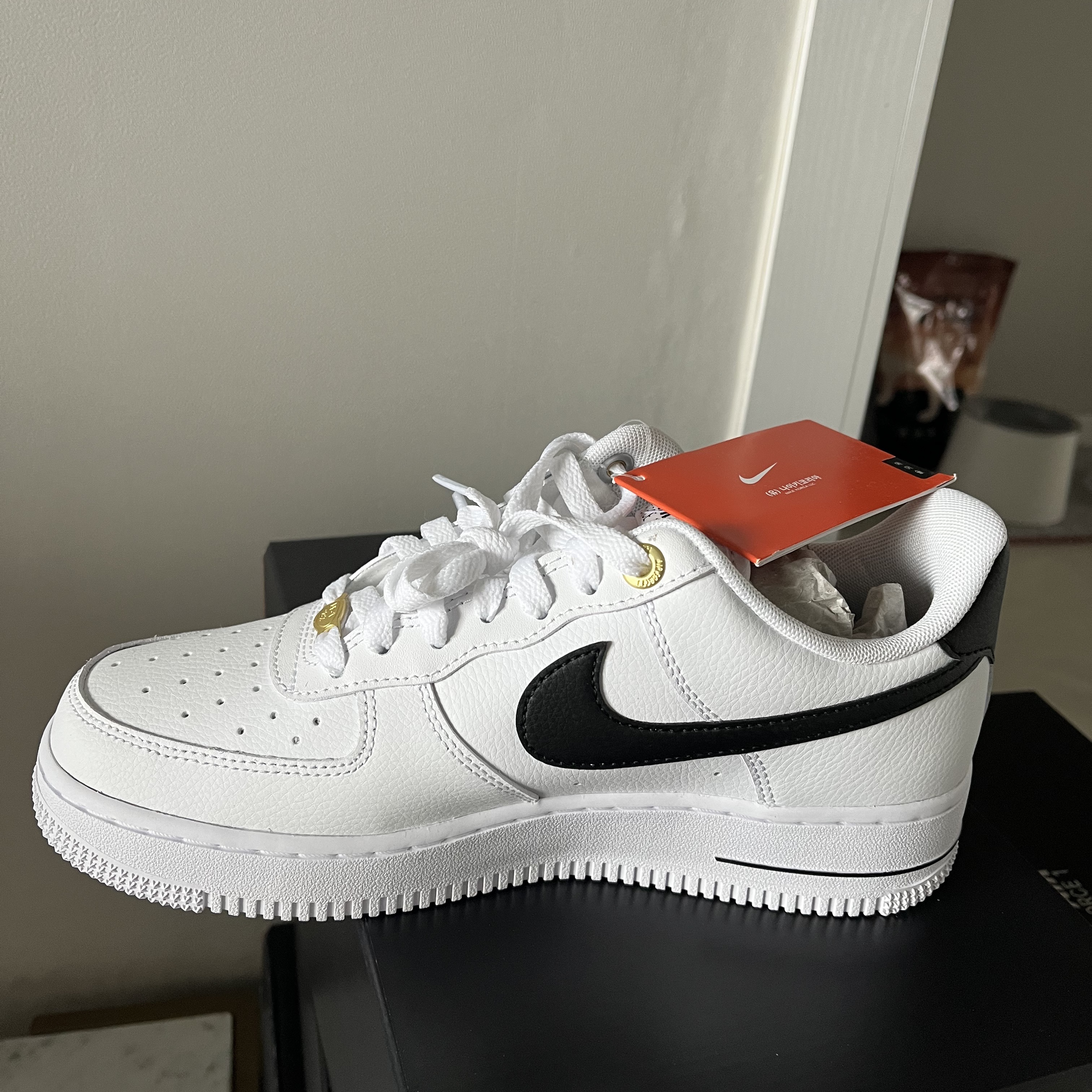 Nike Air Force 1 '07 LV8 40th Anniversary Join Forces White Black 착용 스타일 - 3