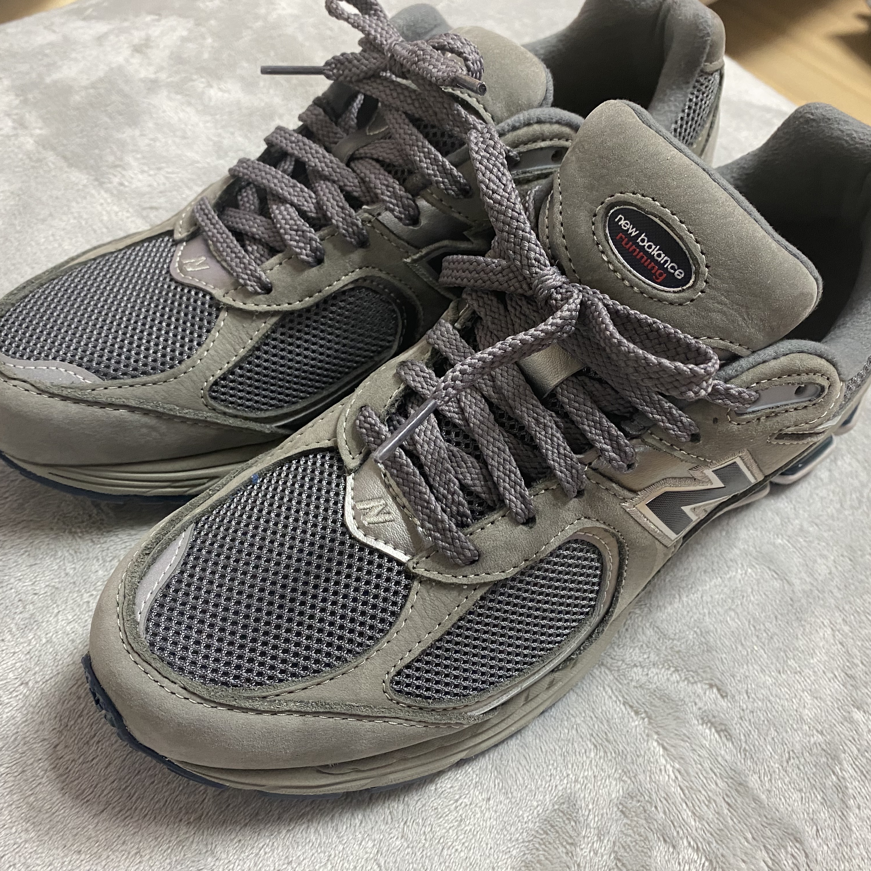 New Balance 2002R Gray 착용 스타일 - 1