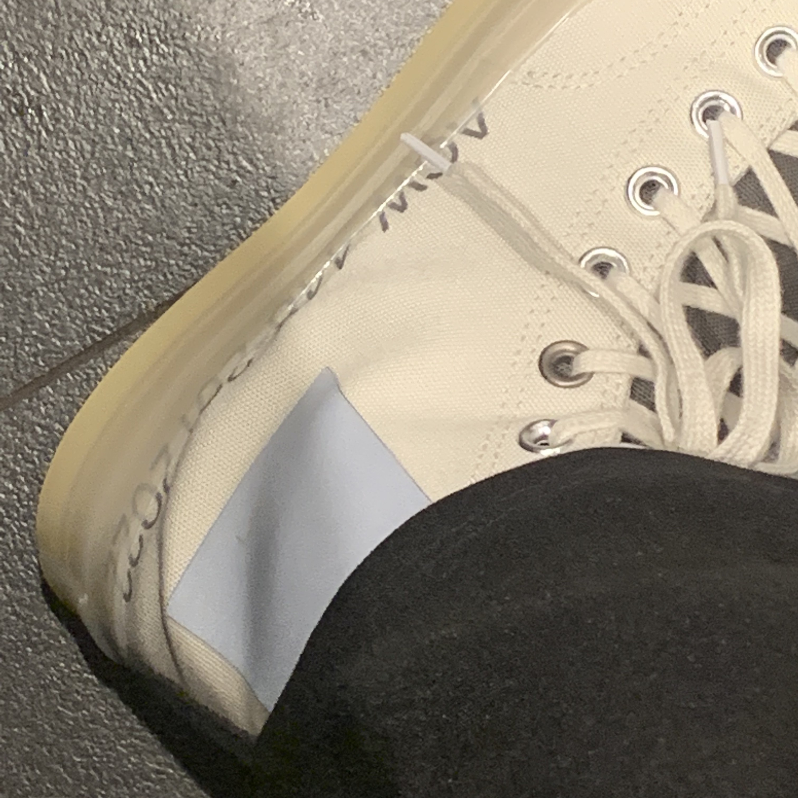 Converse x A-Cold-Wall Chuck 70 Hi Silver Birch 착용 스타일 - 2