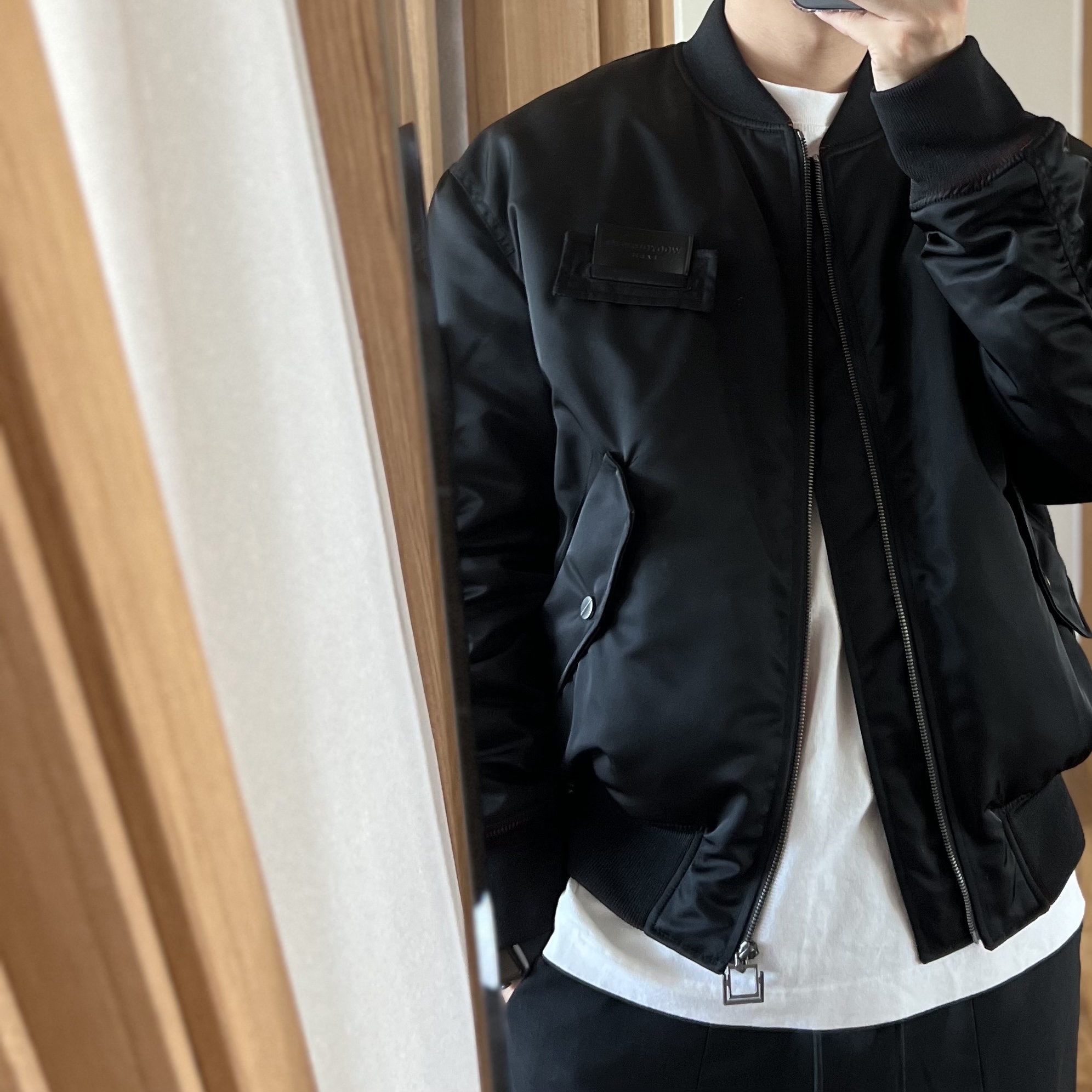 Wooyoungmi Back Logo MA-1 Black - 22FW 착용 스타일 - 1