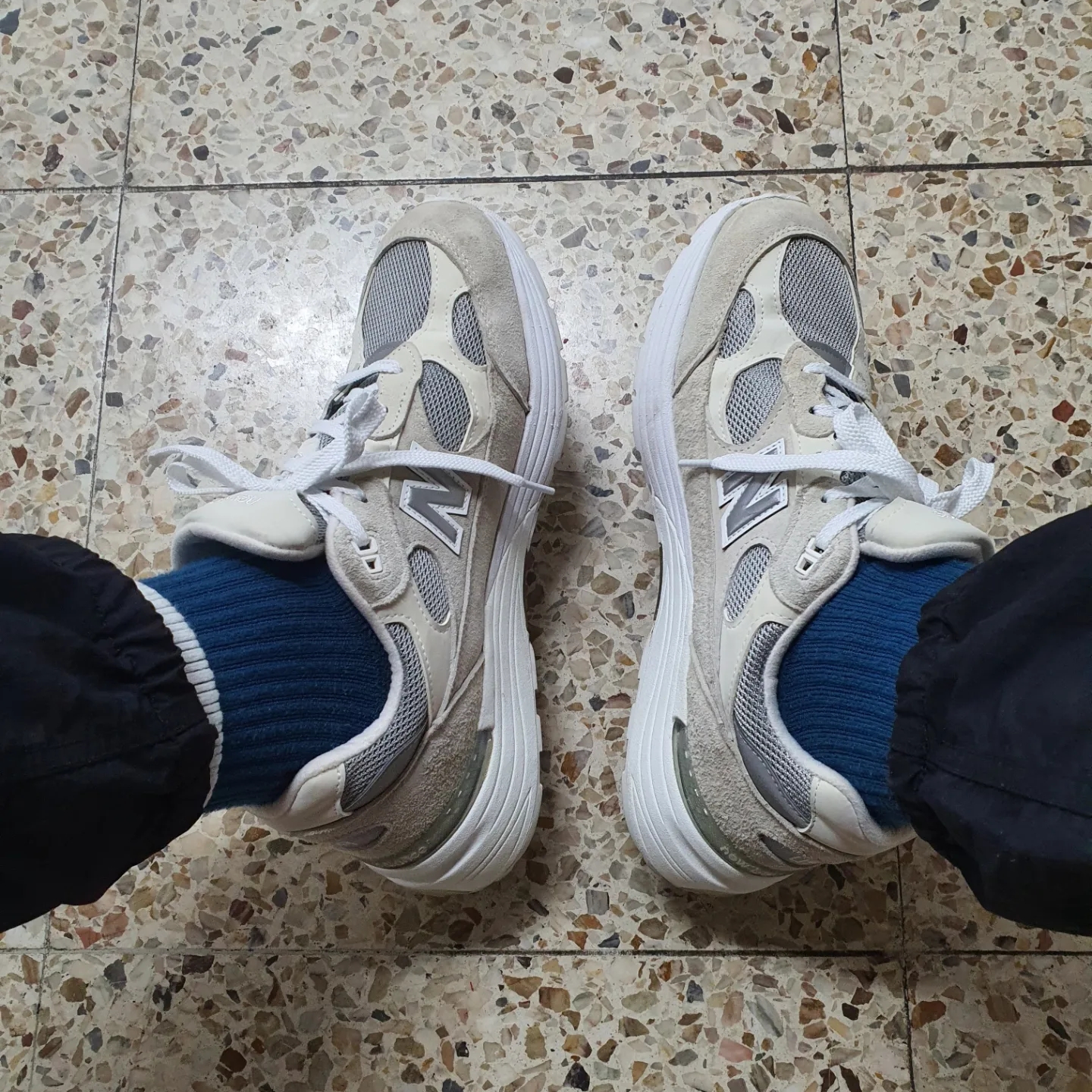 New Balance 992 Made in USA White Silver 착용 스타일 - 1