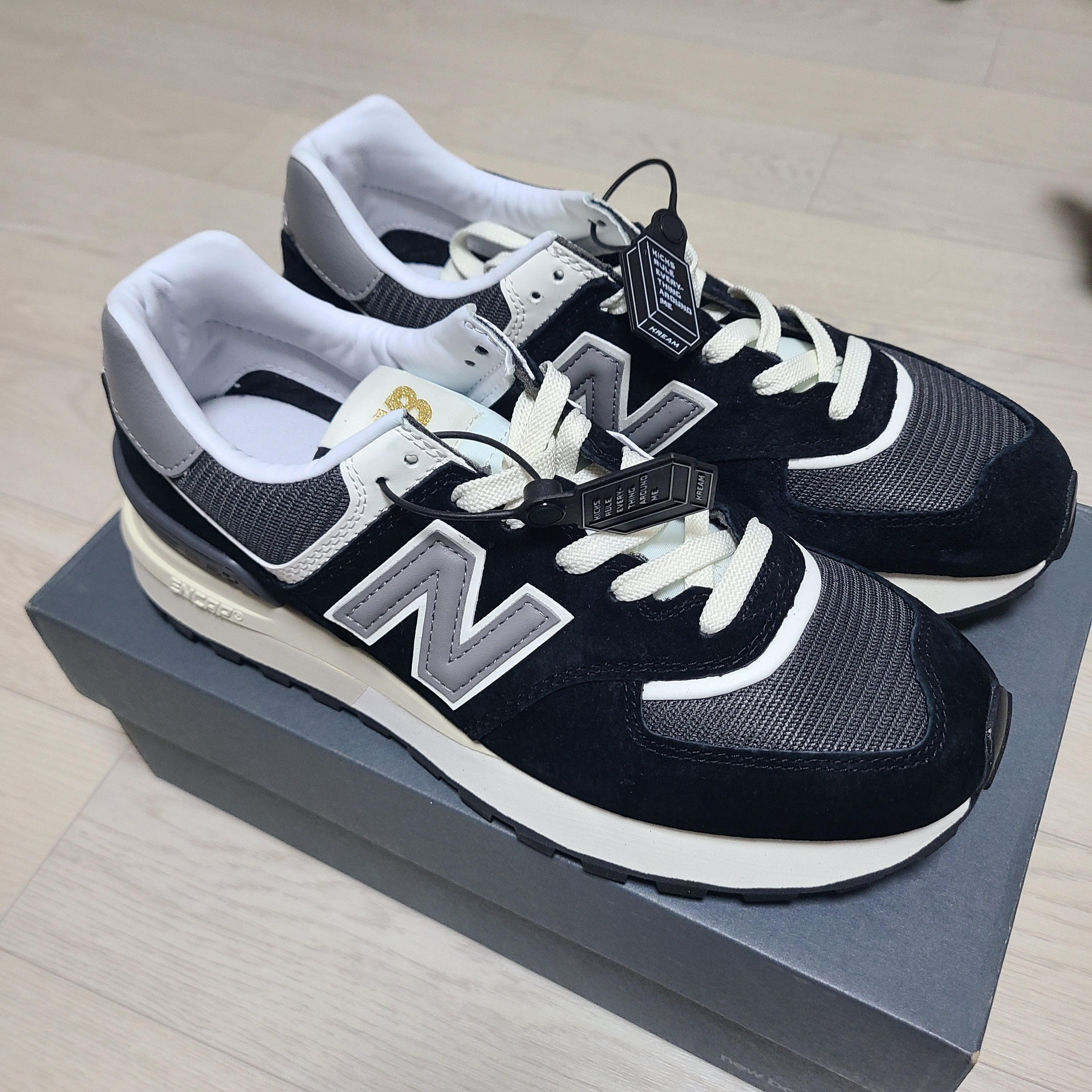 New Balance 574 Legacy Black 착용 스타일