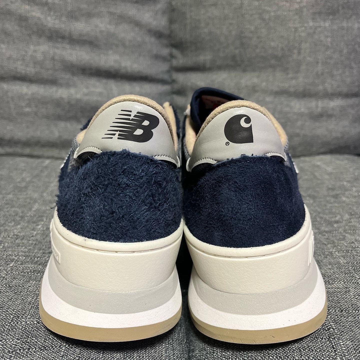 New Balance x Carhartt WIP 990v1 Made in USA Sculpture Center 착용 스타일 - 2