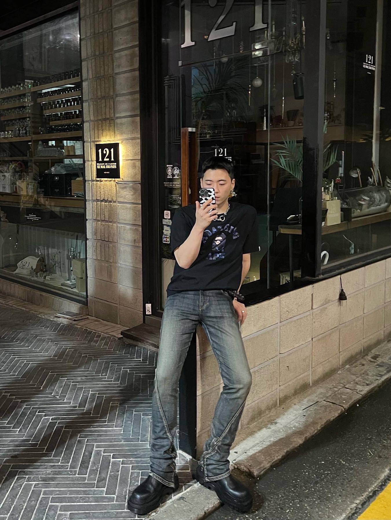 Bape Sand Camo College T-Shirt Black Navy, Our Legacy Ladon Brass Keychain Matte Nickel 착용 스타일 - 1