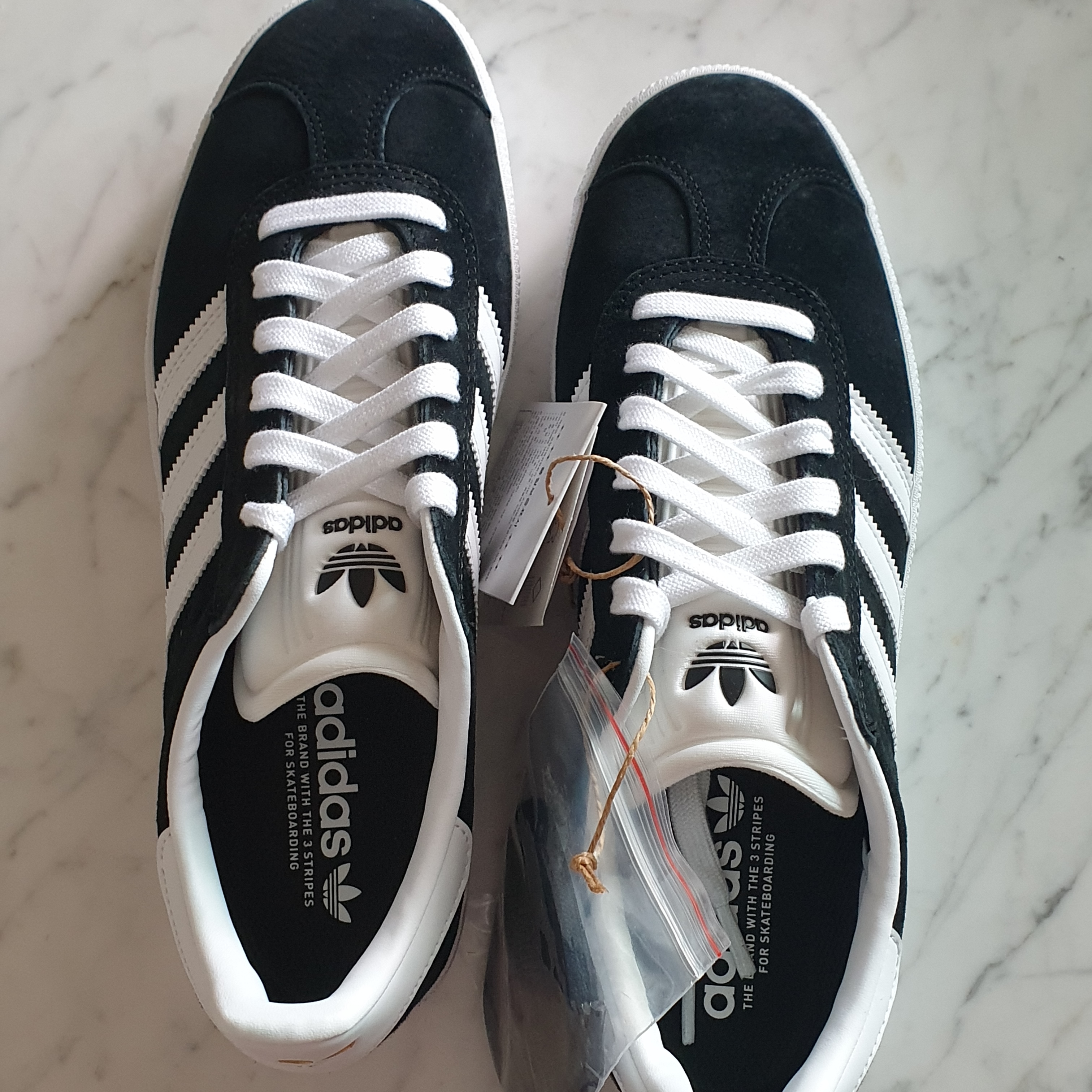 Adidas Gazelle ADV Core Black 착용 스타일 - 3