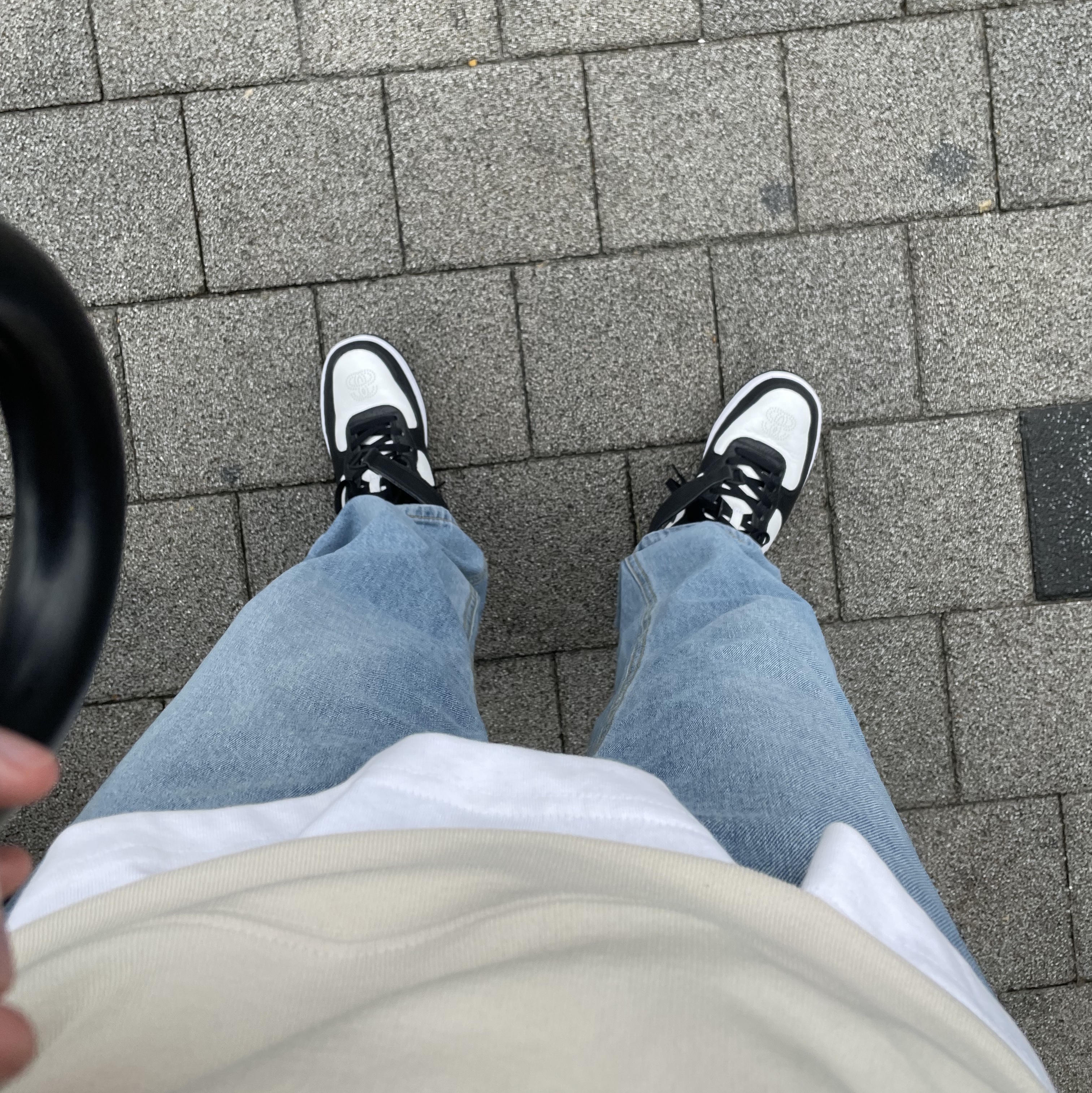Nike x Stussy Air Force 1 '07 Mid SP Black and Light Bone 착용 스타일 - 1