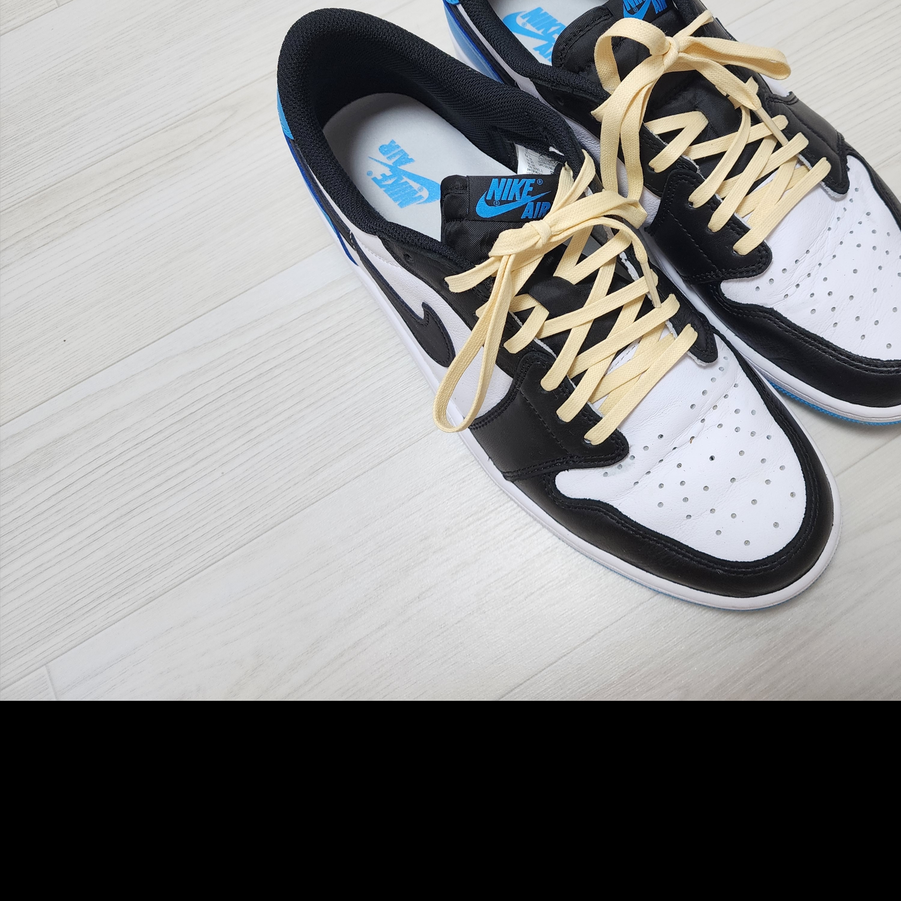 Jordan 1 Retro Low OG Black and Dark Powder Blue 착용 스타일