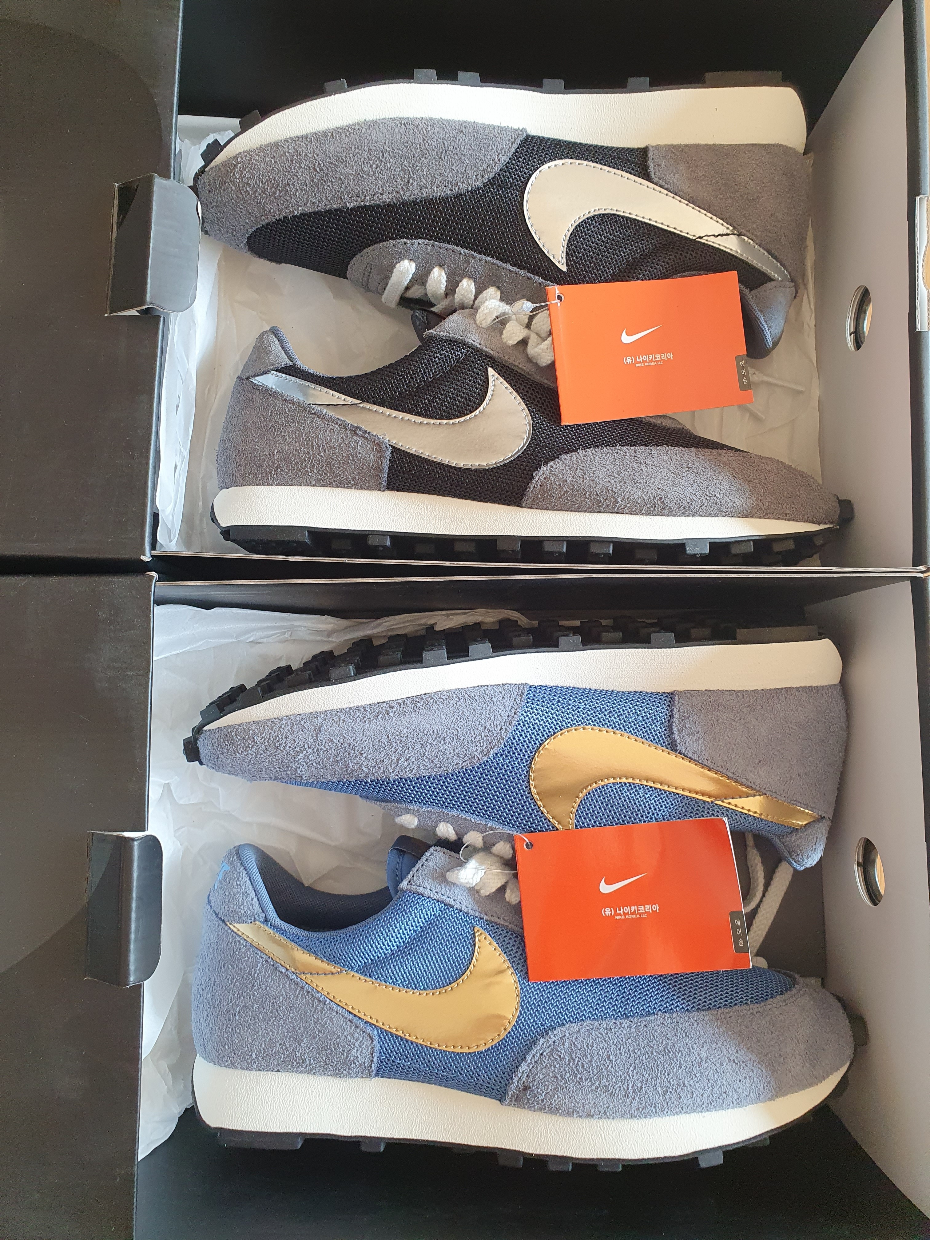 Nike Daybreak SP Metallic Gold Mountain Blue, Nike Daybreak SP Black Metallic Silver 착용 스타일 - 1